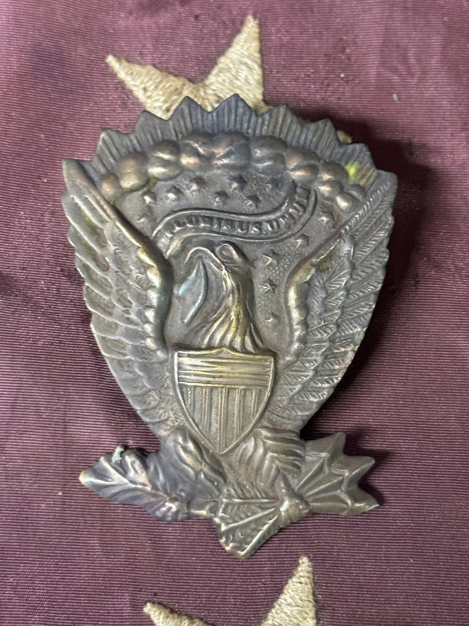 RARE CIVIL WAR HARDEE HAT SIDE EAGLE BADGE INSIGNIA: RARE CIVIL WAR HARDEE HAT SIDE EAGLE BADGE INSIGNIA. A VERY RARE FIND. SHOWS GOOD WEAR AND USE WITH A BEAUTIFUL OVERALL PATINA. HAS A GREAT LOOK TO IT WITH AN EXCELLENT OVERALL EYE APPEAL. A RARE FIND