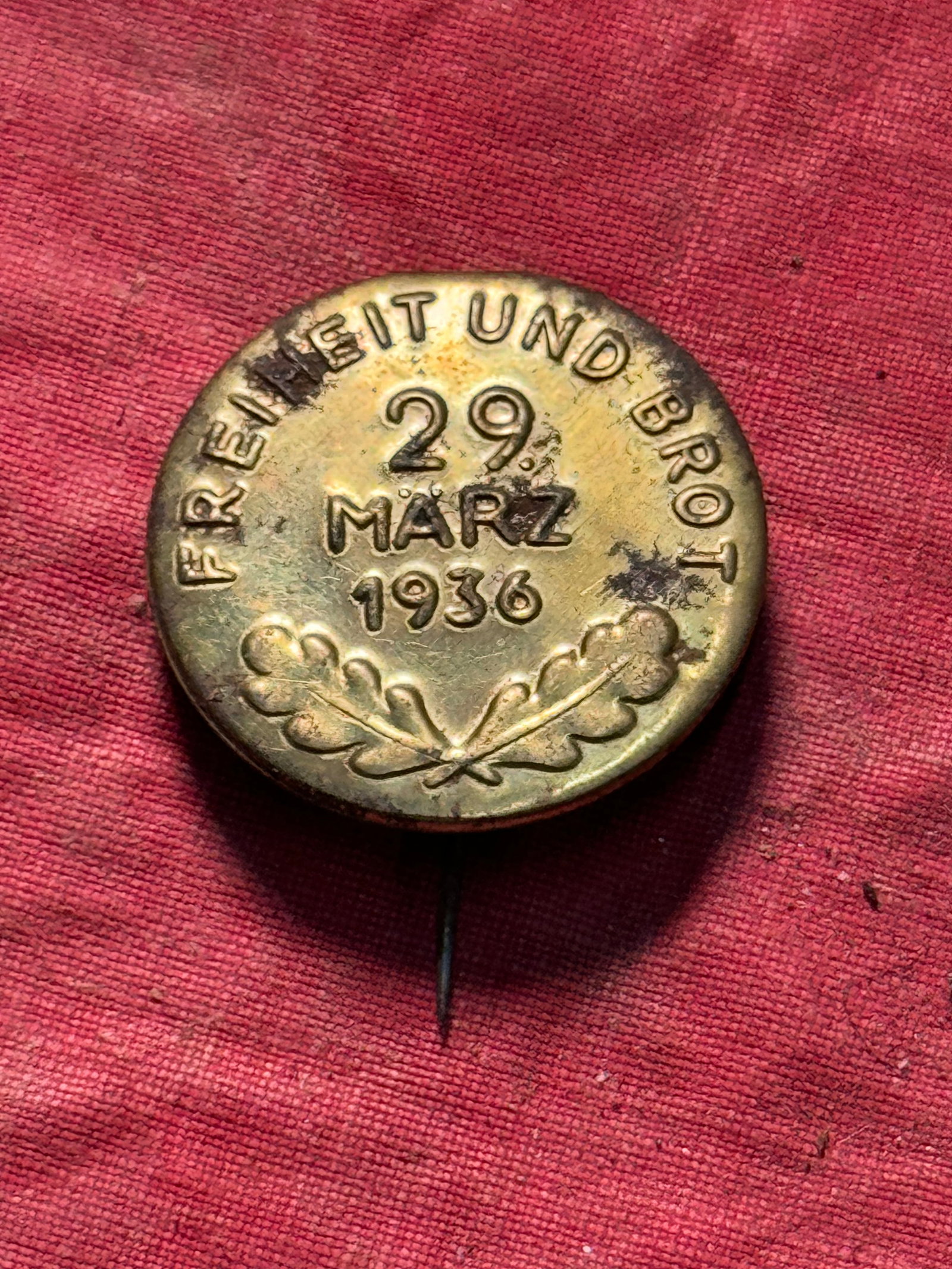 WW2 GERMAN FREIHEIT UND BROT 1936 Election Badge – Freedom and Bread: WW2 GERMAN FREIHEIT UND BROT 1936 Election Badge – Freedom and Bread. A VERY RARE FIND. SHOWS GOOD WEAR AND USE WITH A BEAUTIFUL OVERALL PATINA. PLEASE VIEW ALL DETAILED PICTURES. A SCARCE EXAMPLE.