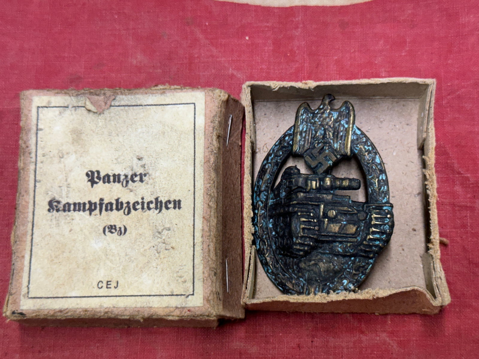 WW2 GERMAN PANZER ASSAULT TANK BADGE WITH ORIGINAL BOX: WW2 GERMAN PANZER ASSAULT TANK BADGE WITH ORIGINAL BOX. A VERY RARE FIND. SHOWS GOOD WEAR AND USE WITH A BEAUTIFUL OVERALL PATINA. NOT MAKER MARKED. PLEASE VIEW ALL DETAILED PICTURES. A VERY RARE ITEM