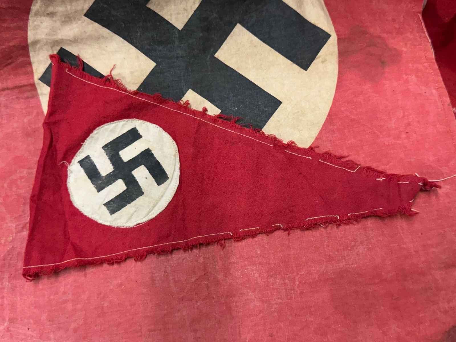 RARE WW2 GERMAN NSDAP POLITICAL MEMBERS PENNENT: RARE WW2 GERMAN NSDAP POLITICAL MEMBERS PENNENT. A SCARCE EXAMPLE. SHOWS GOOD WEAR AND USE WITH A BEAUTIFUL OVERALL PATINA. PLEASE VIEW ALL DETAILED PICTURES. A RARE EXAMPLE.