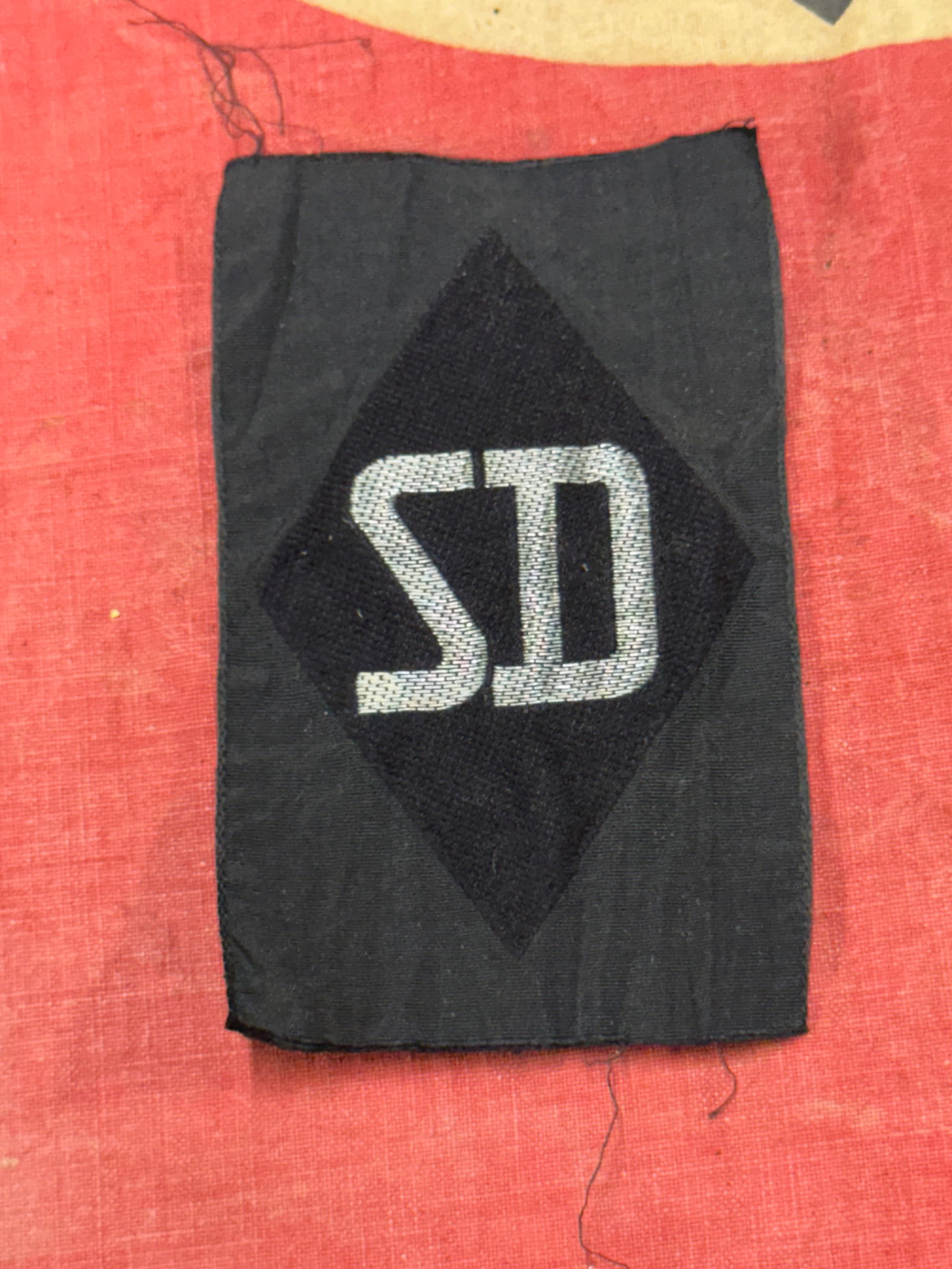 WW2 German Patch of the SD (Sicherheitsdienst) Cloth Badge: WW2 German Patch of the SD (Sicherheitsdienst) Cloth Badge. A scarce example. Shows good wear and use with a beautiful overall patina. Please view all detailed pictures.
