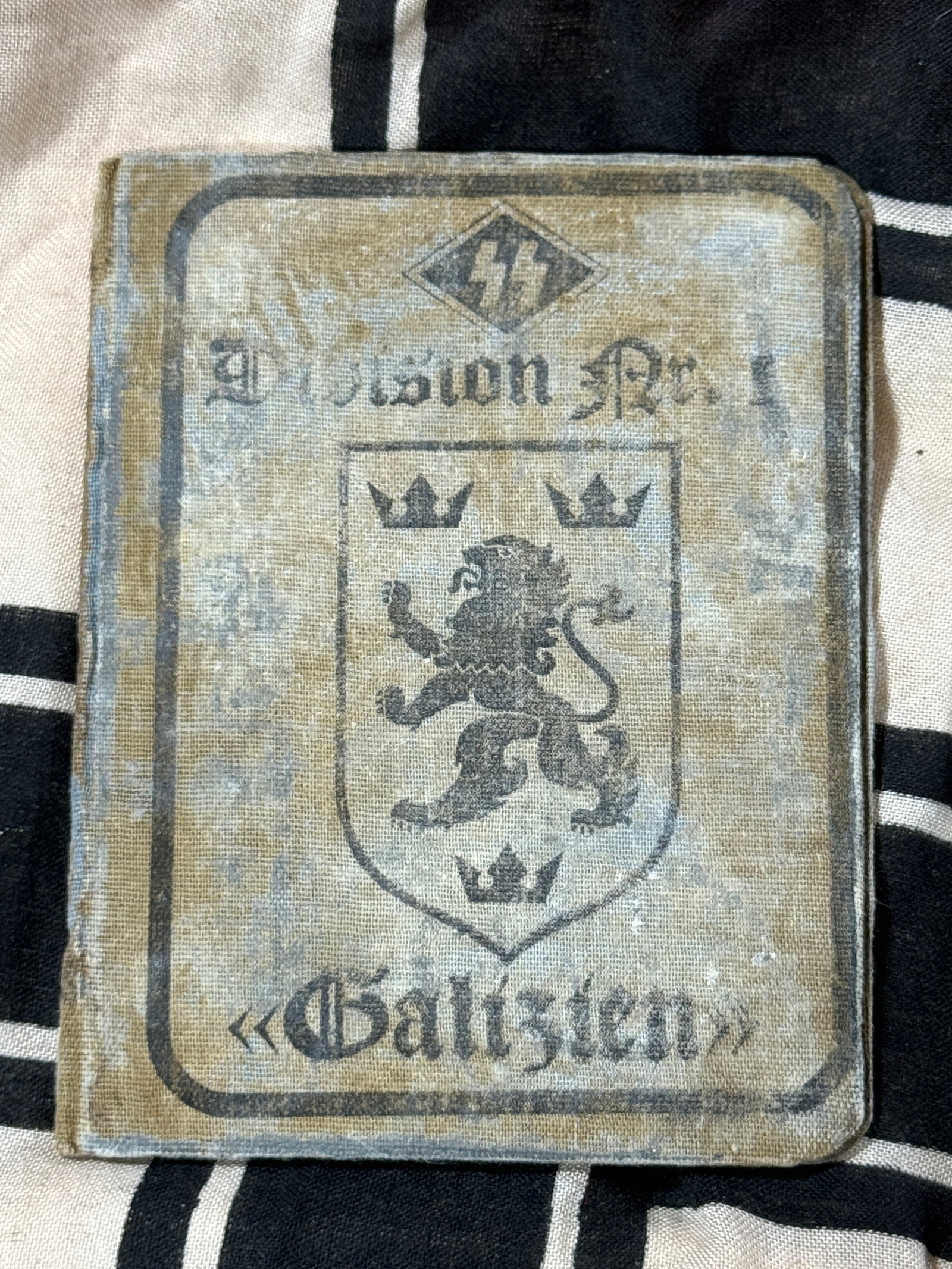 WW2 GERMAN SS DIVISION "GALIZIEN" MEMBER ID PASSPORT BOOKLET: WW2 GERMAN SS DIVISION "GALIZIEN" MEMBER ID PASSPORT BOOKLET. HAS AN INSPECTION STAMP ON THE INSIDE. SHOWS GOOD WEAR AND USE WITH A BEAUTIFUL OVERALL PATINA. PLEASE VIEW ALL DETAILED PICTURES. A VERY 