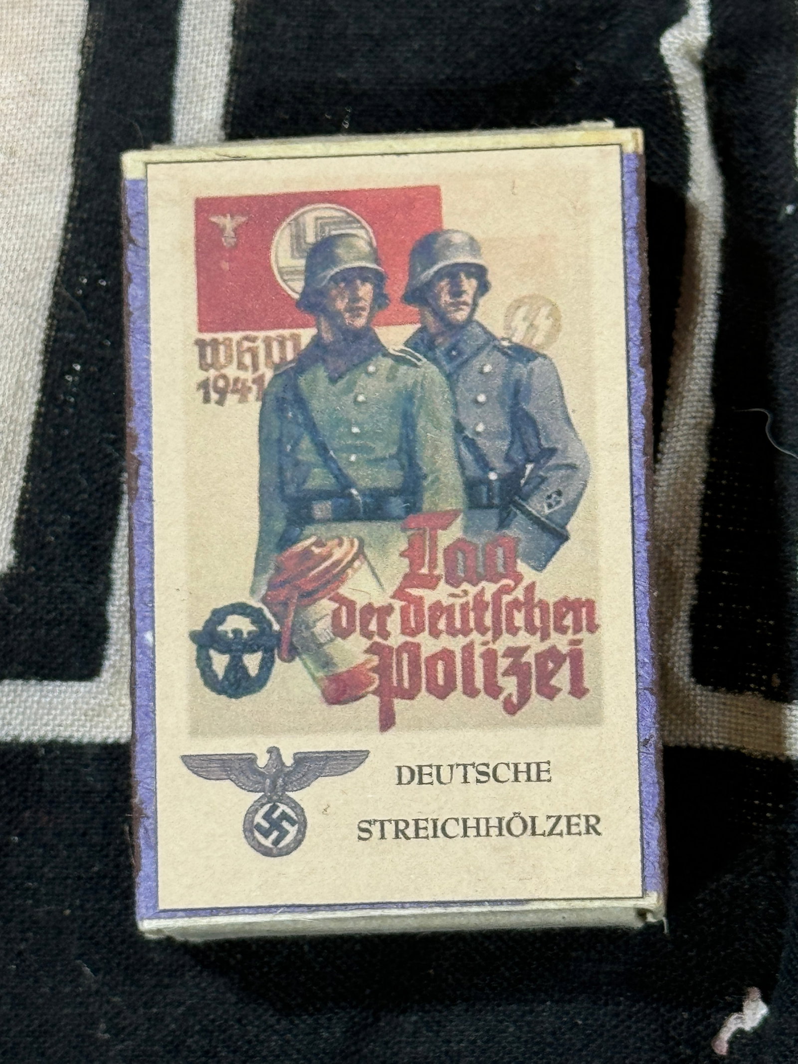 RARE WW2 GERMAN POLIZEI DEURSCHE STREICHHOLZER MATCH BOX: RARE WW2 GERMAN POLIZEI DEURSCHE STREICHHOLZER MATCH BOX.
