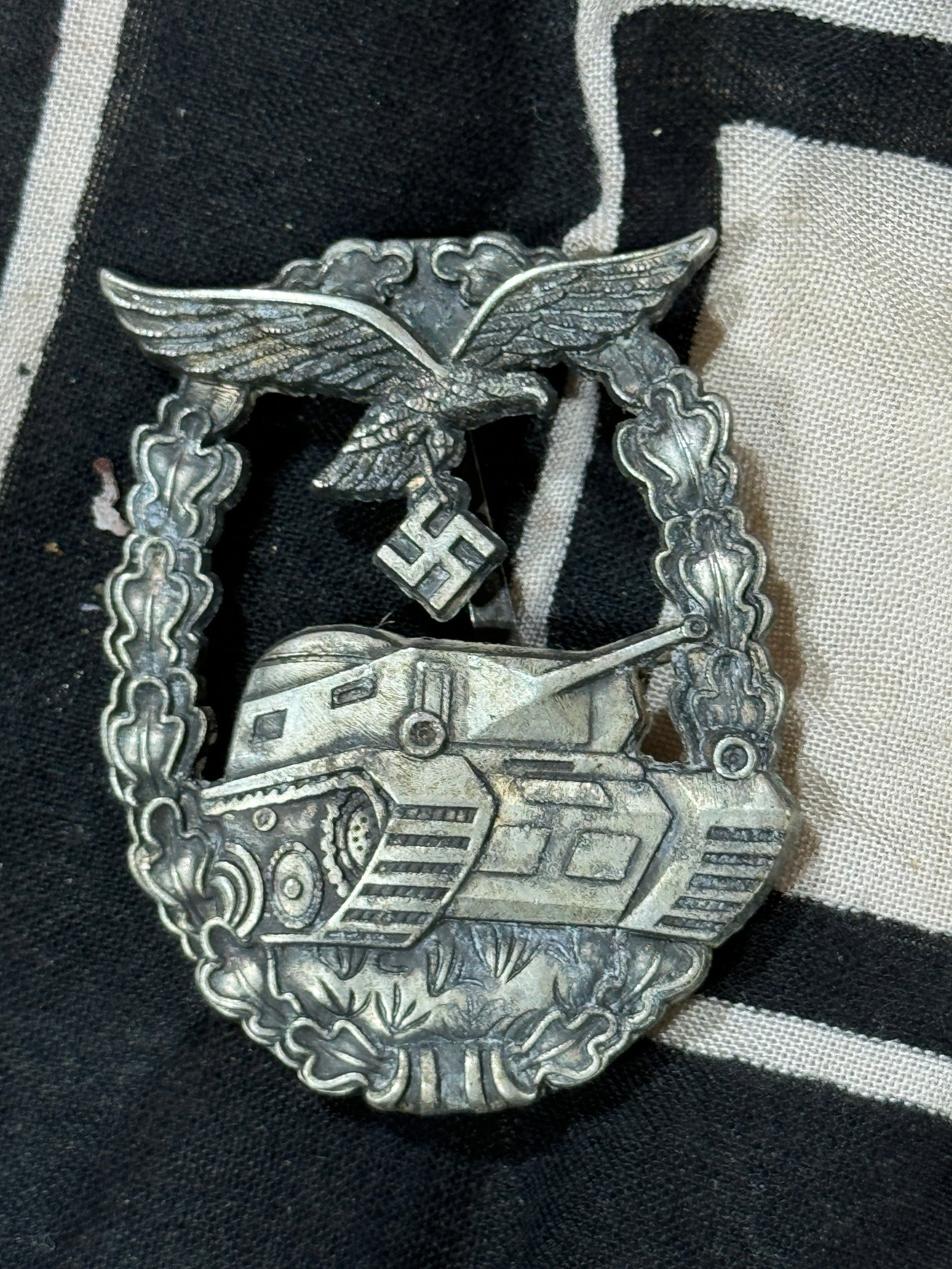 RARE WW2 GERMAN LUFTWAFFE TANK ASSAULT BADGE: RARE WW2 GERMAN LUFTWAFFE TANK ASSAULT BADGE. A SCARCE EXAMPLE THAT IS IN MINT OVERALL SHAPE AND CONDITION WITH A BEAUTIFUL OVERALL PATINA. PLEASE VIEW ALL DETAILED PICTURES. A SCARCE EXAMPLE.