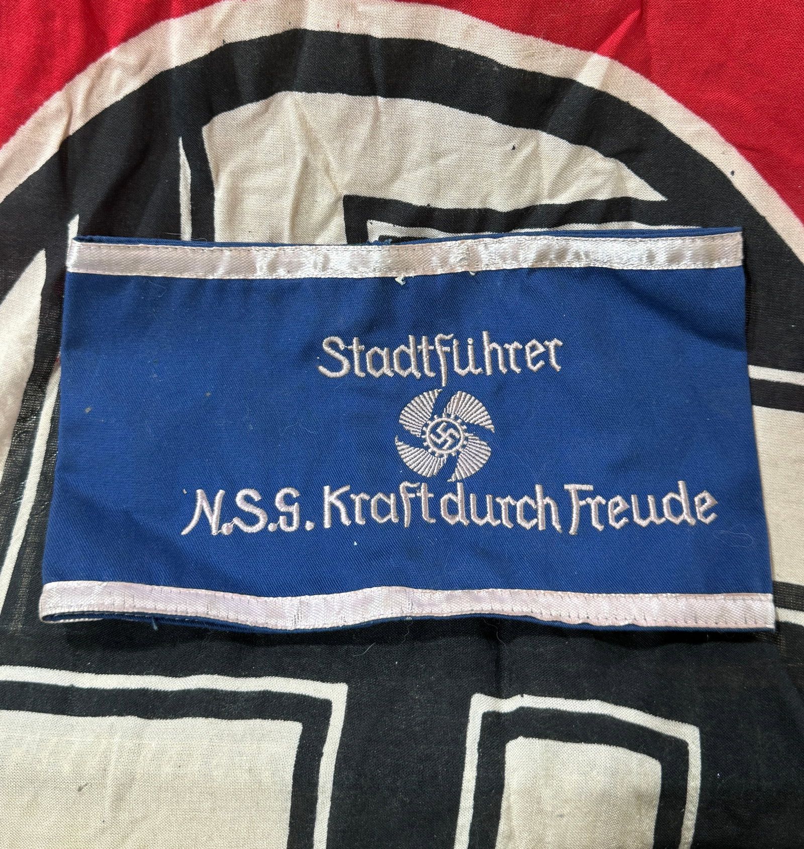 Rare WW2 German Stadtfuhrer N.S.S. Kraftdurch Freude KdF WWII German armband: Rare WW2 German Stadtfuhrer N.S.S. Kraftdurch Freude KdF WWII German armband. A very rare example that is in mint overall shape and condition with a beautiful overall patina. Shows good wear and use. 