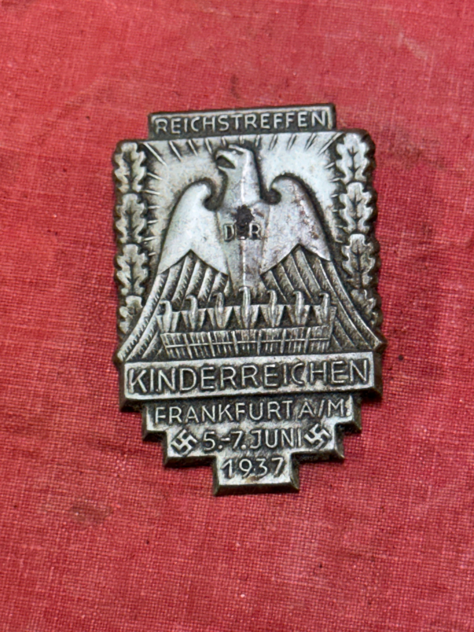 WW2 German Reichstreffen der Kinderreichen Badge / Tinne 1937: WW2 German Reichstreffen der Kinderreichen Badge / Tinne 1937. Constructed out of die stamped ferrous metal base that has been silver washed. To obverse reads “Reichstreffen der Kinderreichen Frankf