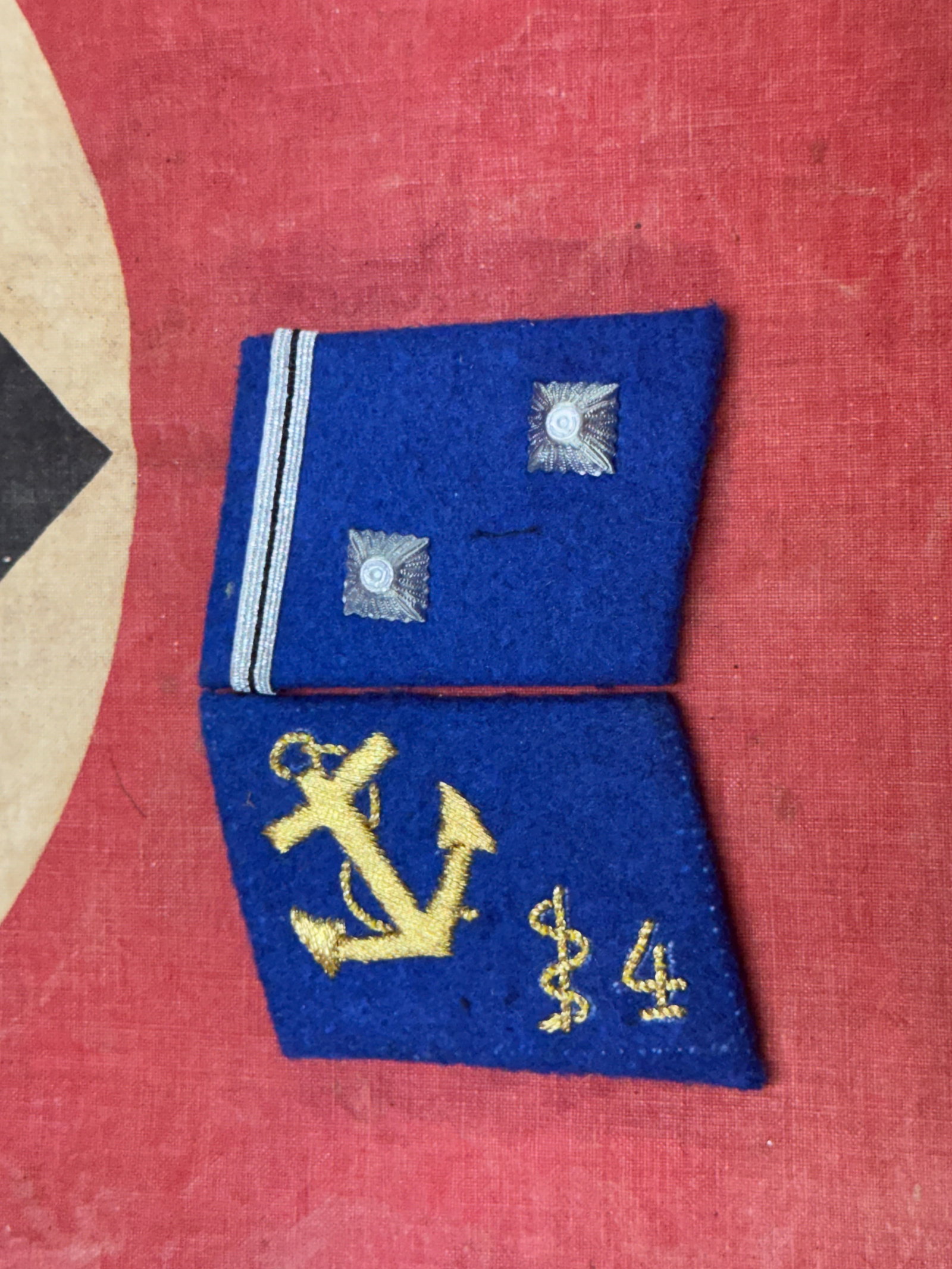 RARE WW2 GERMAN MARINE SA COLLAR TABS SET WITH RZM PAPER TAG: RARE WW2 GERMAN MARINE SA COLLAR TABS SET WITH RZM PAPER TAG. A SCARCE EXAMPLE. SHOWS GOOD WEAR AND USE WITH A BEAUTIFUL OVERALL PATINA. PLEASE VIEW ALL DETAILED PICTURES.