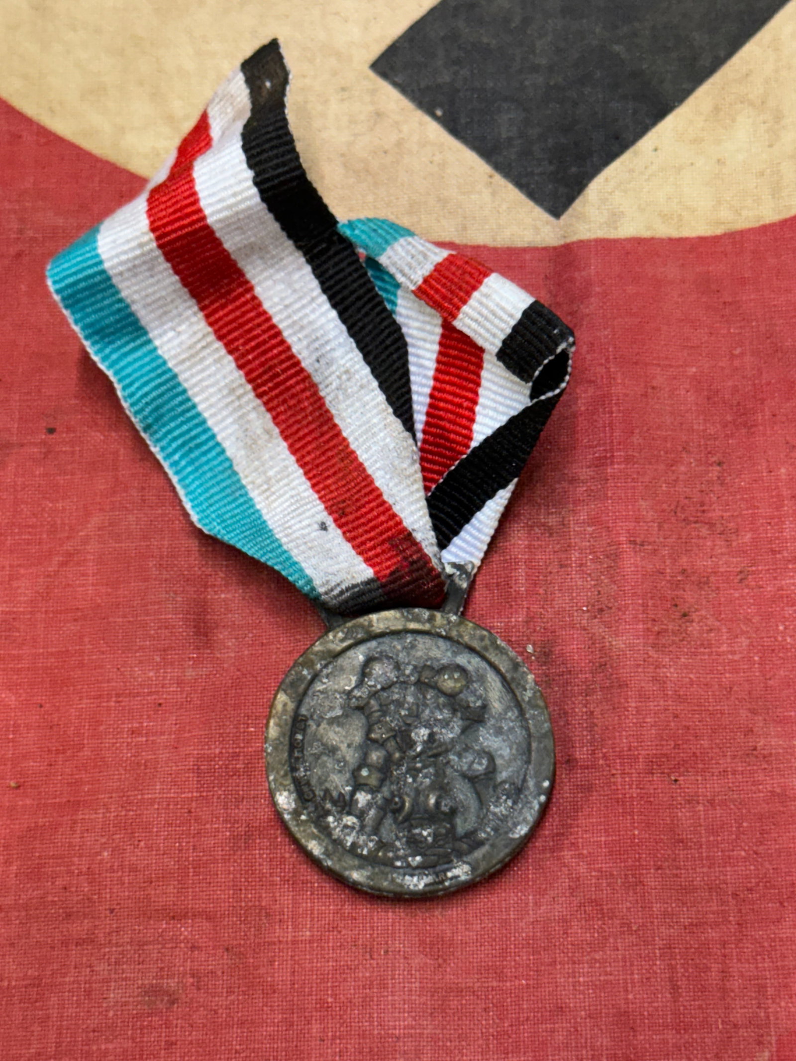 WW2 Italian-German African Campaign Medal: WW2 Italian-German African Campaign Medal. Awarded to soldiers of the Wehrmacht and Italian troops who worked together in the North African theater of war. The round award is constructed out of a die 