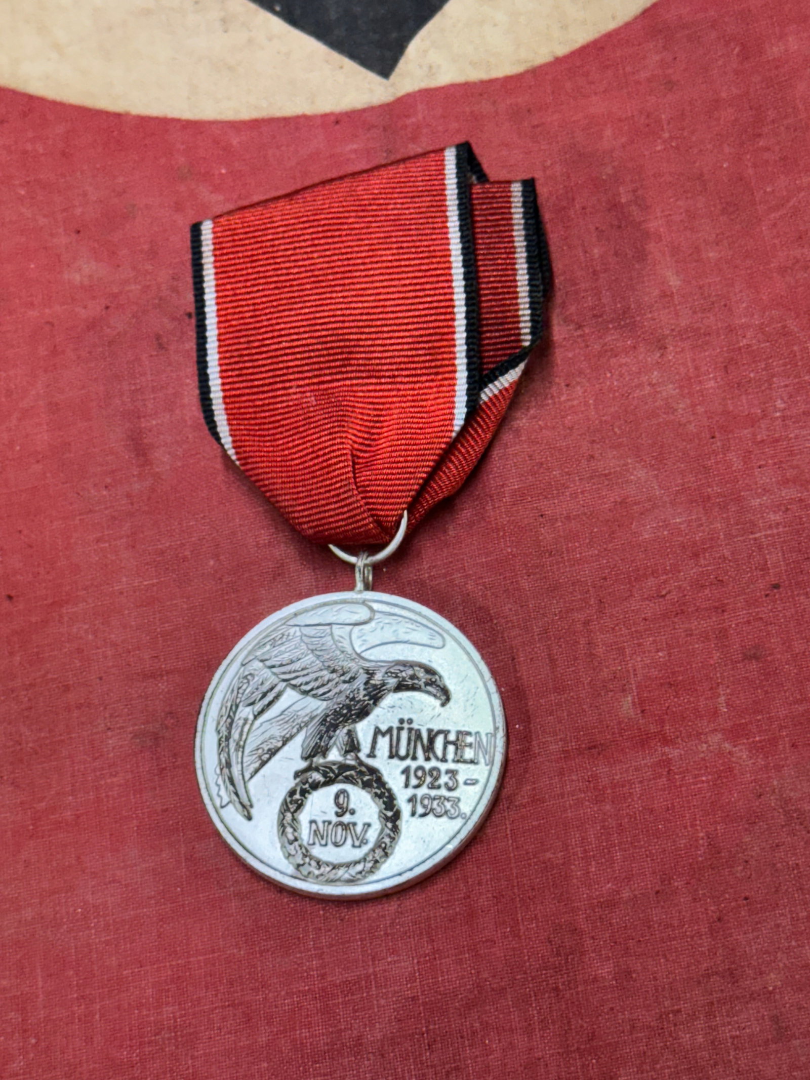 RARE WW2 GERMAN BLOOD ORDER MEDAL MARKED 1408: RARE WW2 GERMAN BLOOD ORDER MEDAL MARKED 1408. A RARE FIND. COMES WITH THE ORIGINAL RIBBON. A SCARCE EXAMPLE.