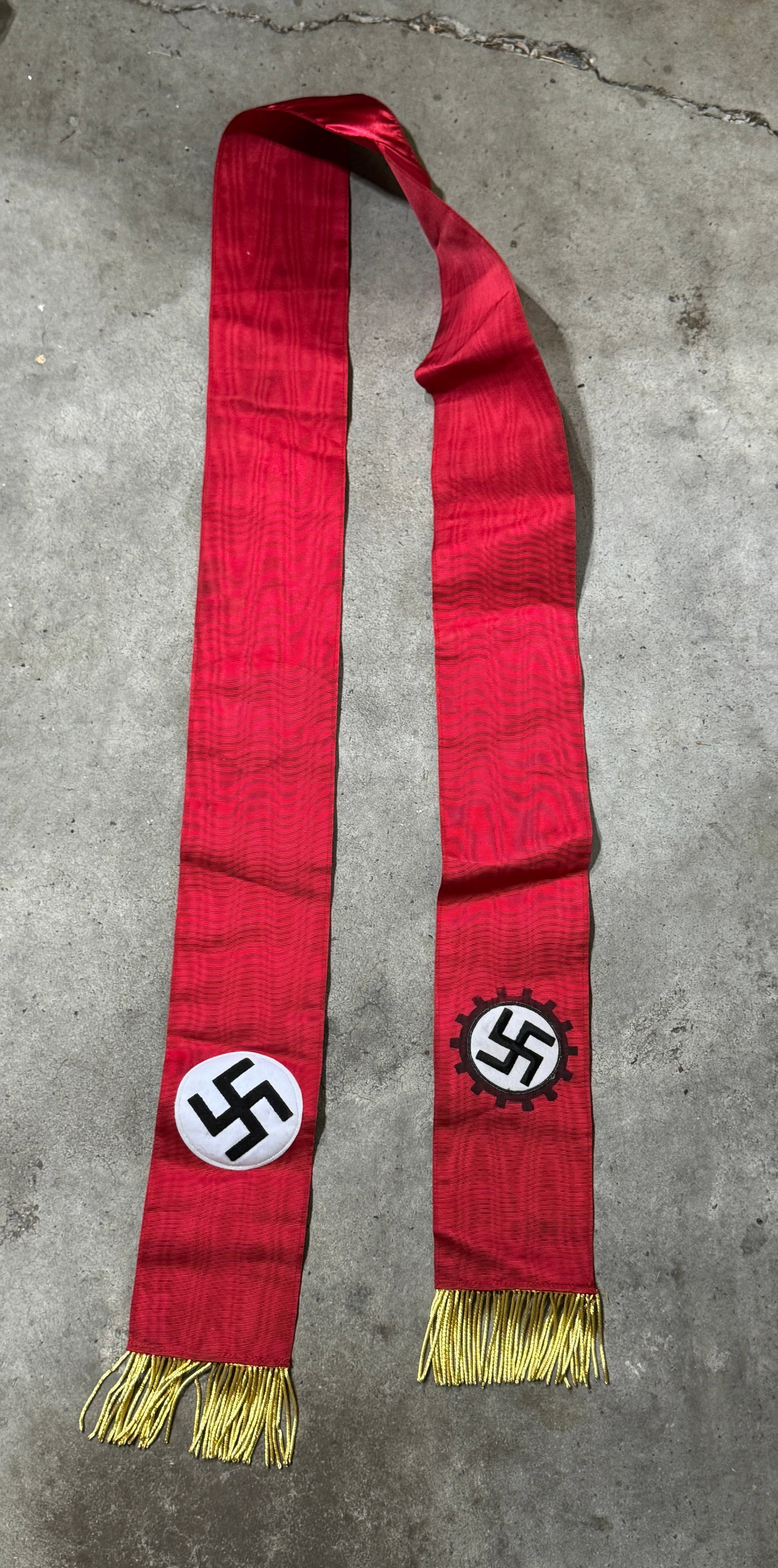 WW2 GERMAN NSDAP OFFICER FUNERAL SASH WITH RZM PAPER TAG: WW2 GERMAN NSDAP OFFICER FUNERAL SASH WITH RZM PAPER TAG. A VERY SCARCE FIND. SHOWS GOOD WEAR AND USE WITH A BEAUTIFUL OVERALL PATINA. PLEASE VIEW ALL DETAILED PICTURES. A VERY RARE AND SCARCE EXAMPLE