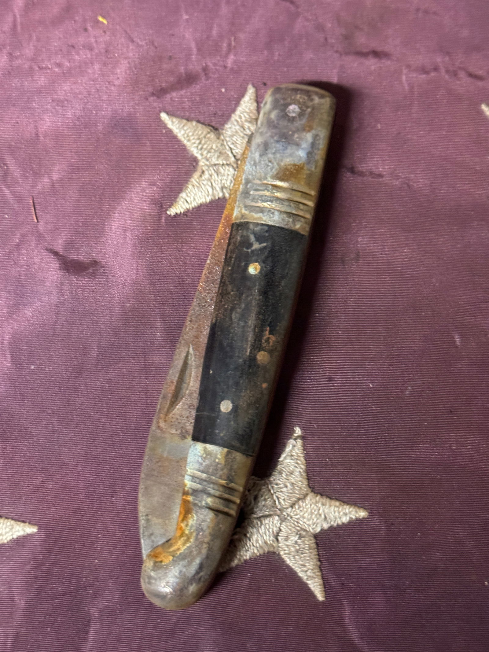 REVOLUTIONARY WAR OFFICER POCKET KNIFE WITH EBONY WOOD HANDLES: REVOLUTIONARY WAR OFFICER POCKET KNIFE WITH EBONY WOOD HANDLES. A RARE FIND. SHOWS GOOD WEAR AND USE WITH A BEAUTIFUL OVERALL PAITNA. HAS A GREAT LOOK TO IT WITH AN EXCELLENT OVERALL EYE APPEAL. PLEAS