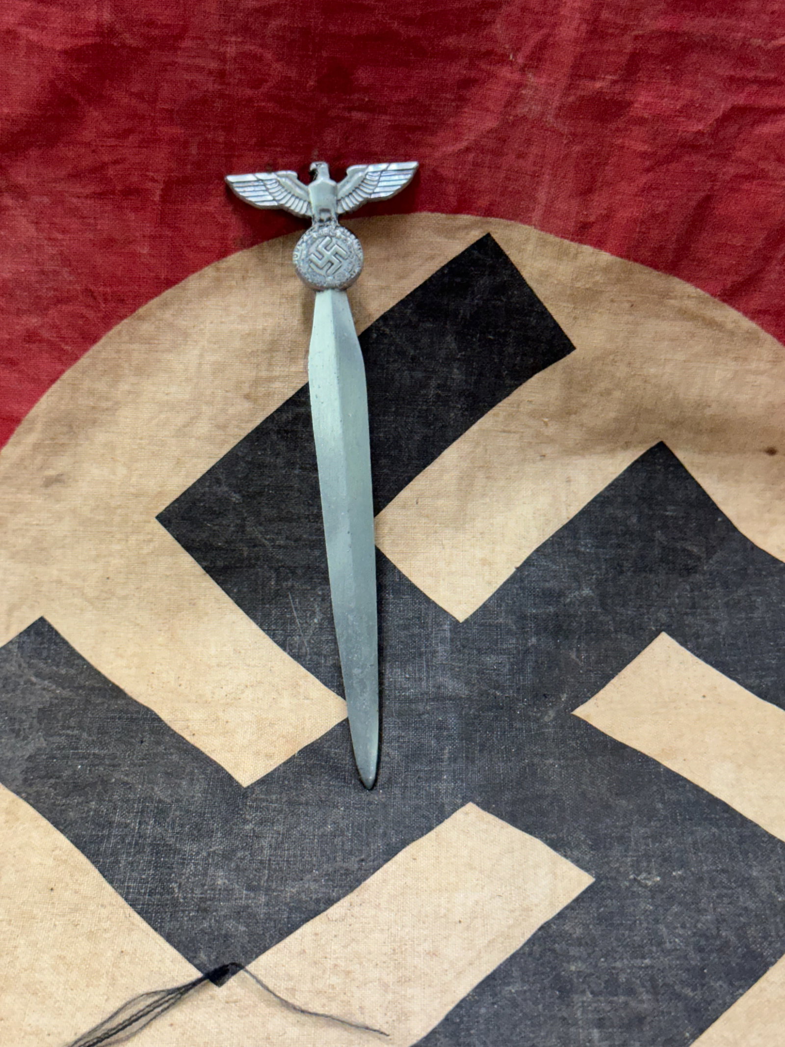 WW2 GERMAN WAFFEN SS DIVISION OFFICER LETTER OPENER: WW2 GERMAN WAFFEN SS DIVISION OFFICER LETTER OPENER. A VERY RARE EXAMPLE. SHOWS GOOD WEAR AND USE WITH A BEAUTIFUL OVERALL PATINA. PLEASE VIEW ALL DETAILED PICTURES. A SCARCE PERIOD EXAMPLE.
