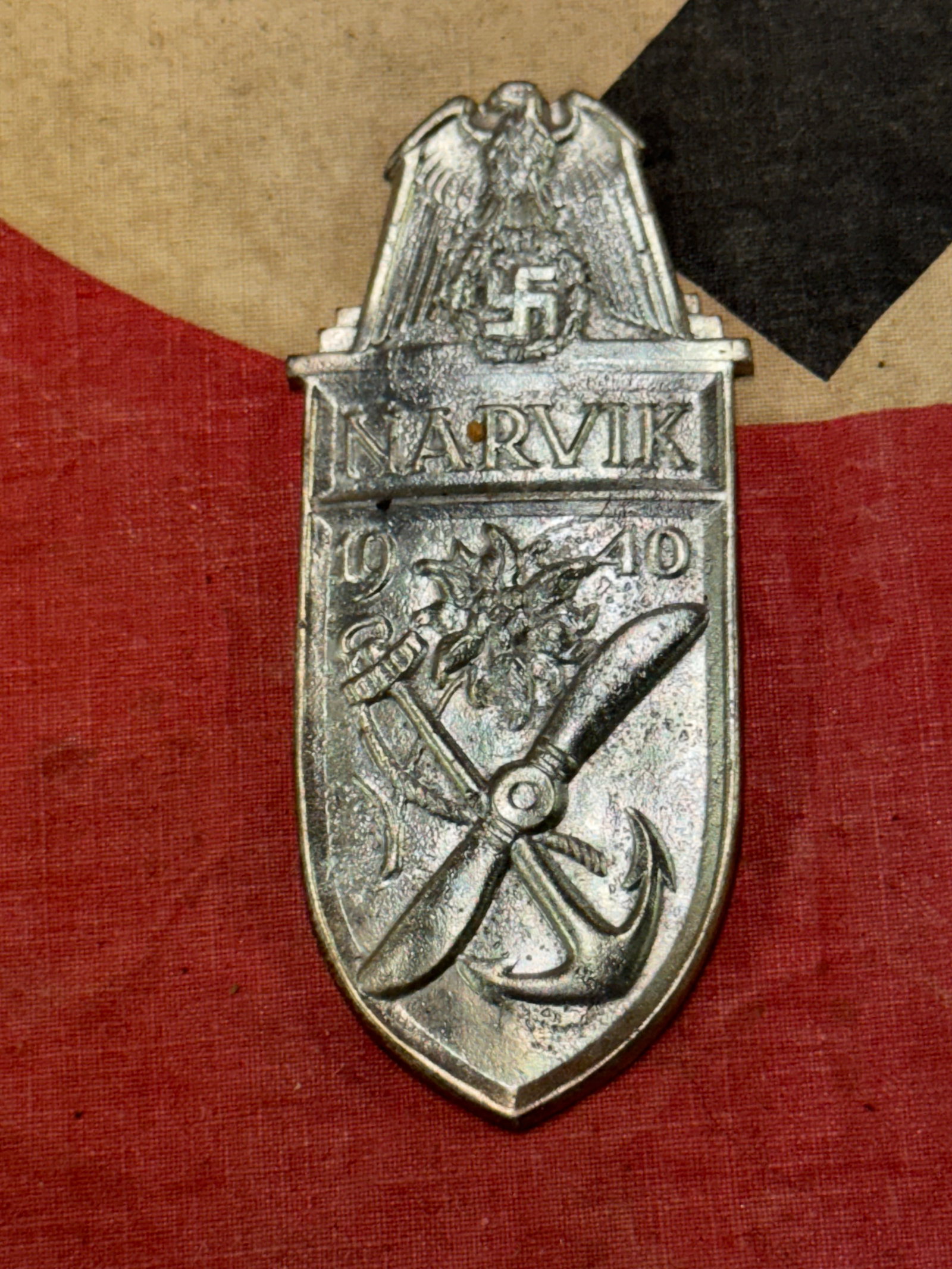 GERMAN WW2 NARVIK SHIELD BADGE: GERMAN WW2 NARVIK SHIELD BADGE. Shows good wear and use with a beautiful overall patina. Please view all detailed pictures. A scarce example.