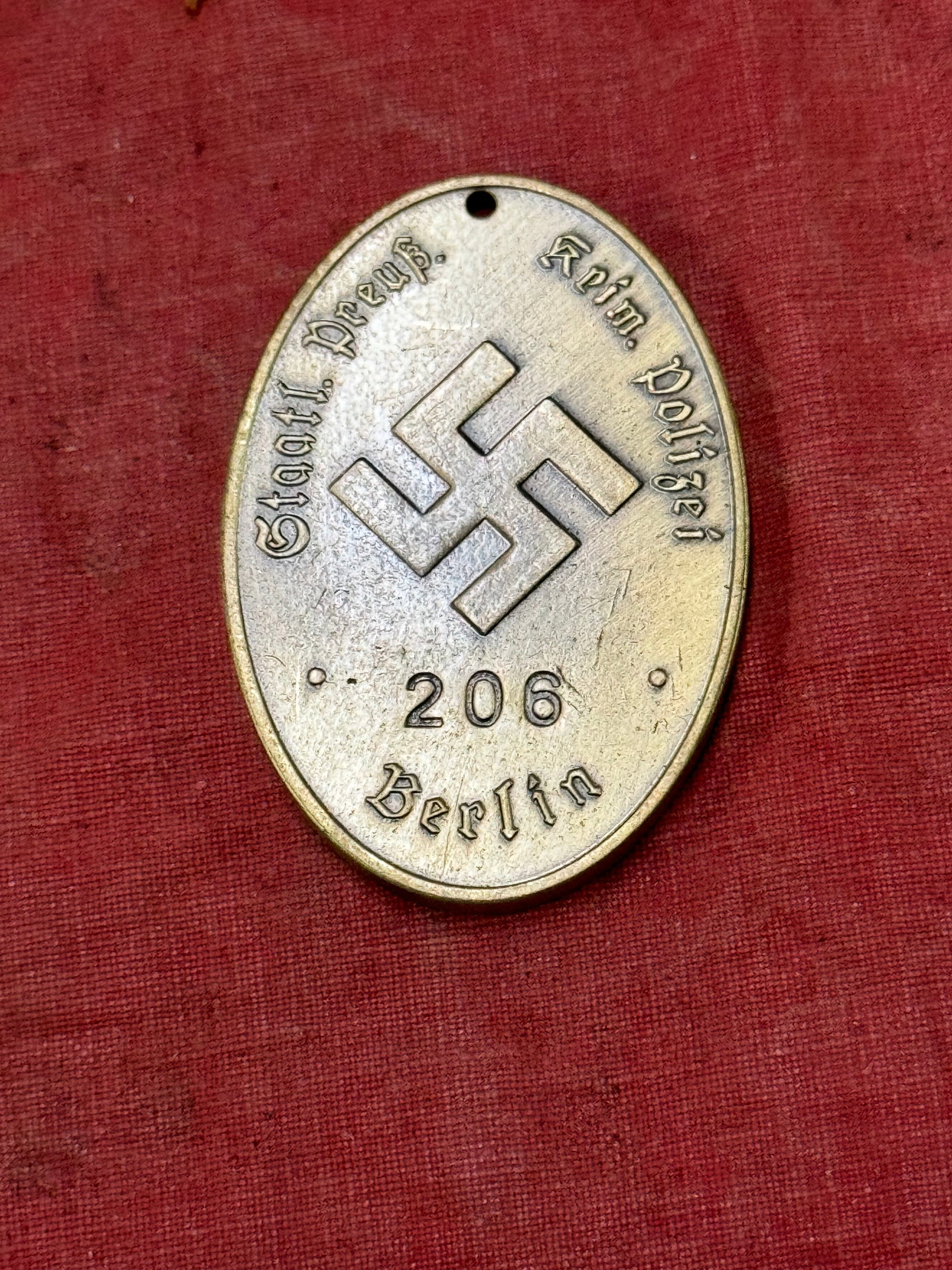 WW2 GERMAN CRIMINAL POLICE DISC GESTAPO BADGE #206: WW2 GERMAN CRIMINAL POLICE DISC GESTAPO BADGE #206. A SCARCE EXAMPLE. SHOWS GOOD WEAR AND USE WITH A BEAUTIFUL OVERALL PATINA. PLEASE VIEW ALL DETAILED PICTURES. A SCARCE EXAMPLE.