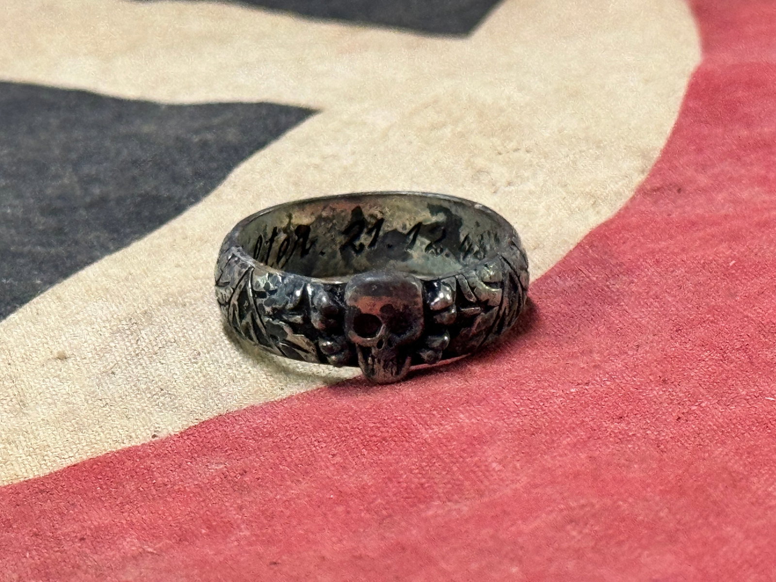 WW2 GERMAN WAFFEN SS TOTENKOPF HEINRICH HIMMLER HONOR SILVER RING: WW2 GERMAN WAFFEN SS TOTENKOPF HEINRICH HIMMLER HONOR SILVER RING. A VERY SCARCE EXAMPLE. SHOWS GOOD WEAR AND USE WITH A BEAUTIFUL OVERALL PATINA. MARKED ON THE INSIDE OF THE RING BAND. PLEASE VIEW AL