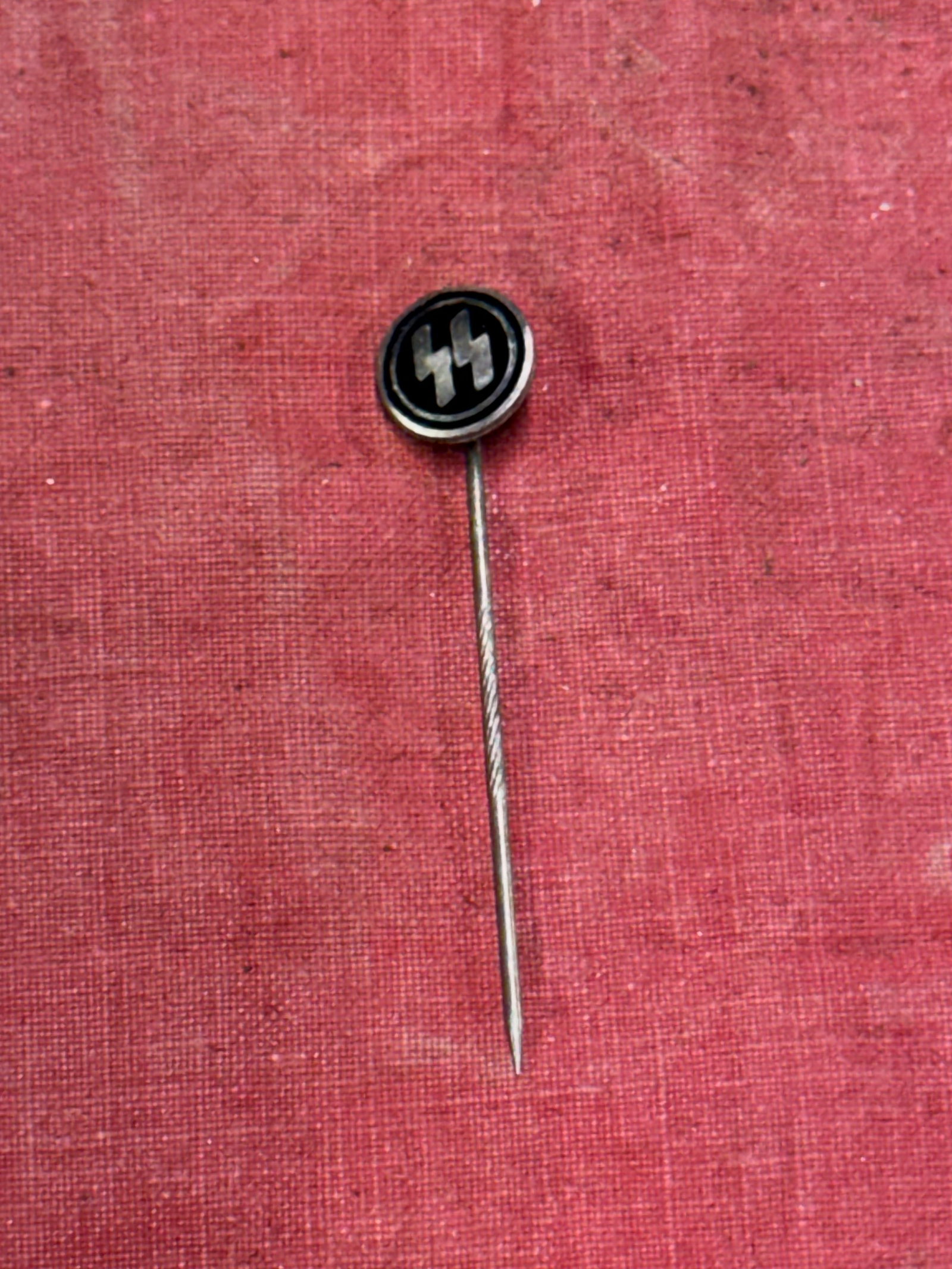 RARE WW2 GERMAN WAFFEN SS OFFICER STICK PIN: RARE WW2 GERMAN WAFFEN SS OFFICER STICK PIN. A SCARCE EXAMPLE IN ENAMEL WITH A BEUATIFUL OVERALL USED AND UNTOUCHED PATINA. PLEASE VIEW ALL DETAILED PICTURES. A SCARCE FIND.