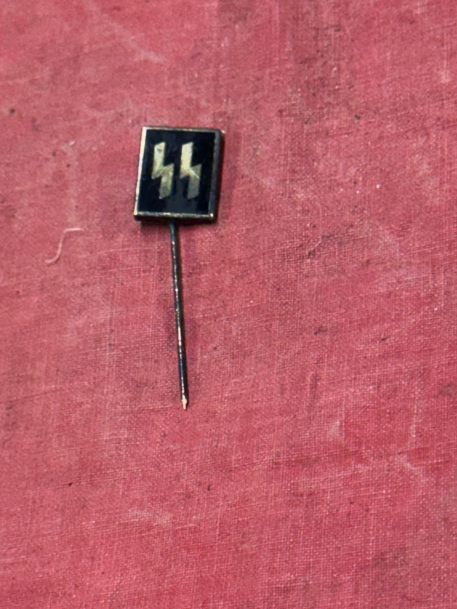 WW2 GERMAN GENERAL OFFICER STICK PIN IN SILVER BY RZM M1/183: WW2 GERMAN GENERAL OFFICER STICK PIN IN SILVER BY RZM M1/183. A SCARCE EXAMPLE. SHOWS GOOD WEAR AND USE WITH A BEAUTIFUL OVERALL PATINA. PLEASE VIEW ALL DETAILED PICTURES. A RARE FIND.