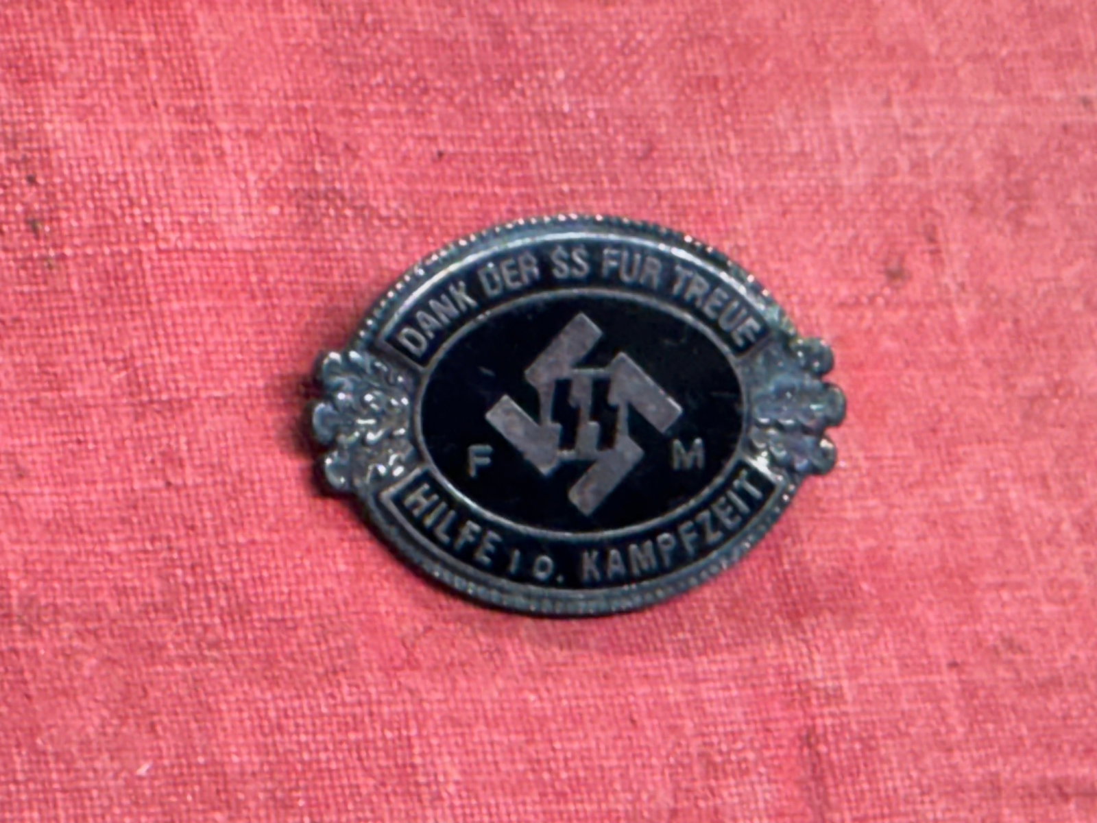 WW2 GERMAN SS HONORARY BADGE "DANK DER SS FUR TREUE" BY RZM M1/133: WW2 GERMAN SS HONORARY BADGE "DANK DER SS FUR TREUE" BY RZM M1/133. A RARE FIND. SHOWS GOOD WEAR AND USE WITH A BEAUTIFUL OVERALL PATINA. PLEASE VIEW ALL DETAILED PICTURES. A SCARCE EXAMPLE.