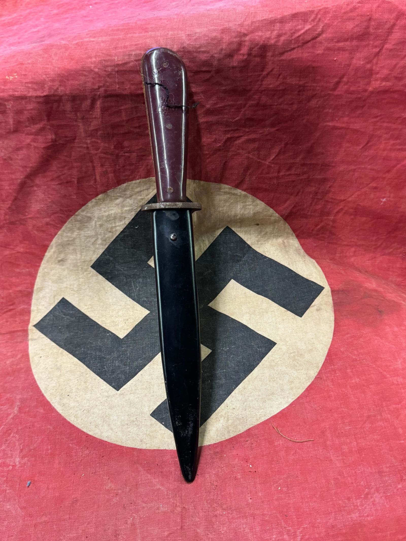 WW2 GERMAN WH PUMA NAHKAMPFMESSER DAGGER: WW2 GERMAN WH PUMA NAHKAMPFMESSER DAGGER. A VERY RARE FIND. SHOWS GOOD WEAR AND USE WITH A BEAUTIFUL OVERALL PATINA. BLADE SHOWS GOOD WEAR. PLEASE VIEW ALL DETAILED PICTURES. A SCARCE EXAMPLE.