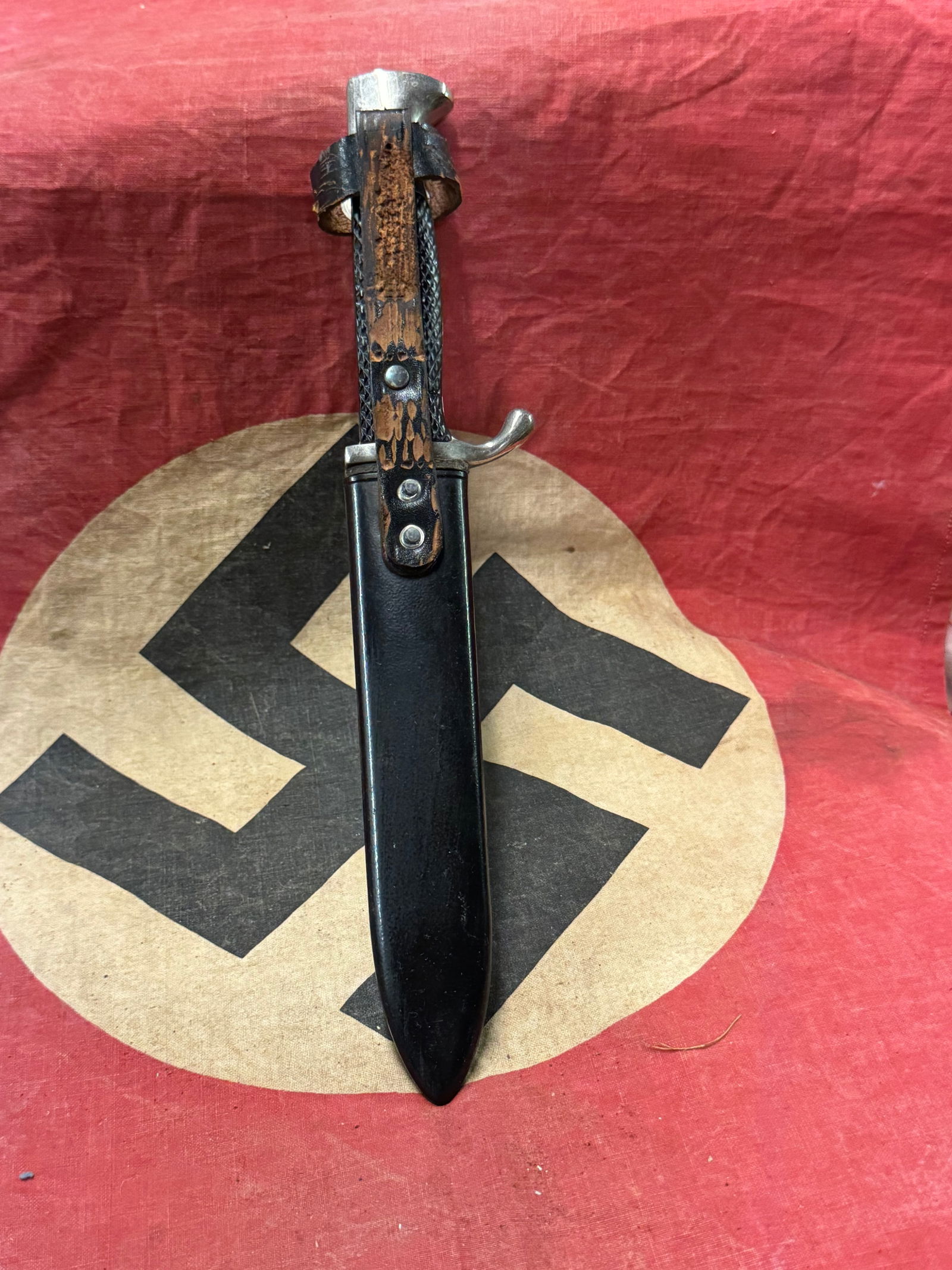 WW2 GERMAN HITLER YOUTH DAGGER WITH ETCHED BLADE "BLUNT UND EHRE" & SCABBARD BY RZM: WW2 GERMAN HITLER YOUTH DAGGER WITH ETCHED BLADE "BLUNT UND EHRE" & SCABBARD BY RZM. A VERY RARE FIND. SHOWS GOOD WEAR AND USE WITH A BEAUTIFUL OVERALL PATINA. COMES WITH THE ORIGINAL SCABBARD. PLEASE