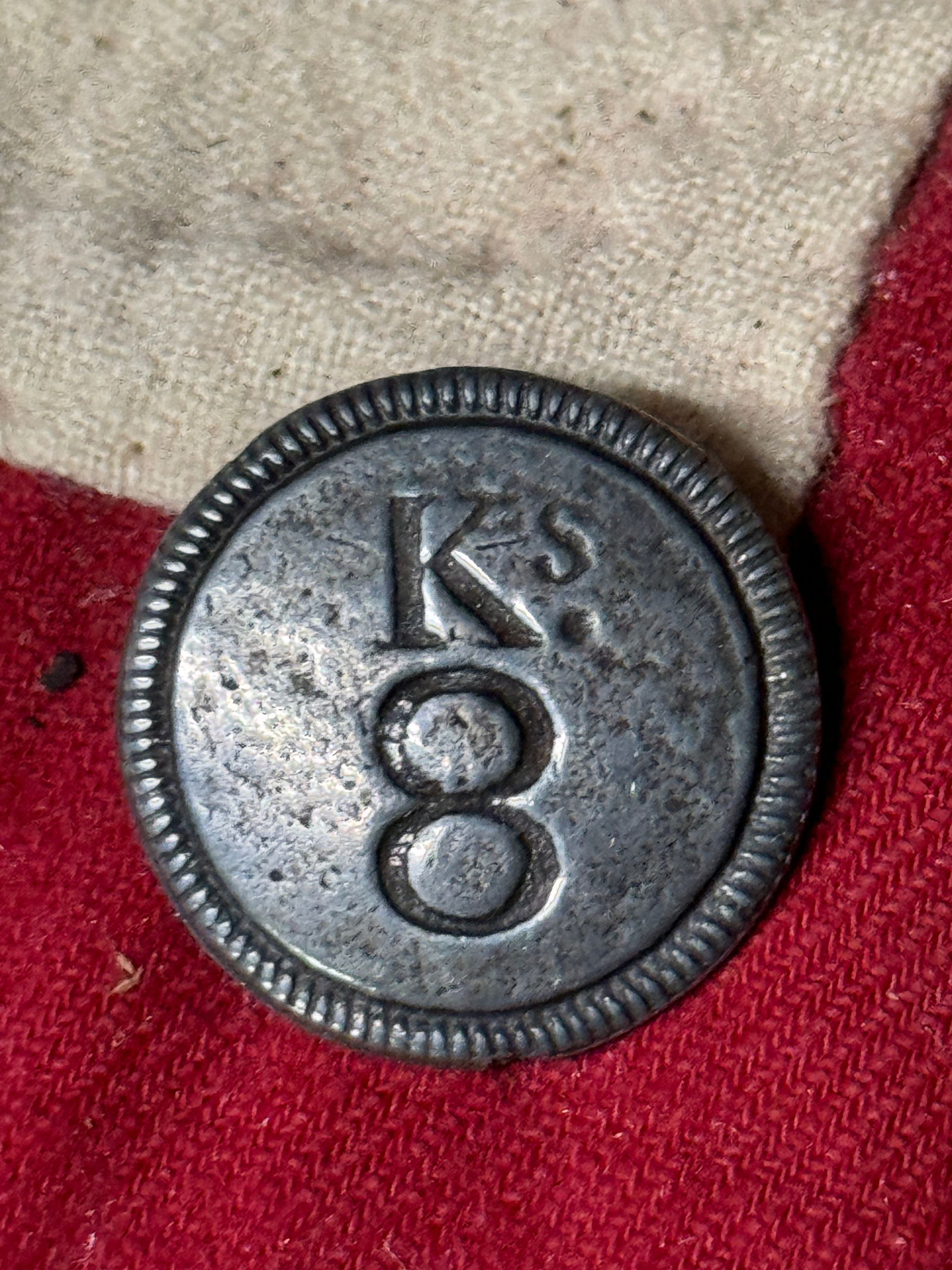 Revolutionary War British Button of the 8th Regiment of Foot In Pewter: Revolutionary War British Button of the 8th Regiment of Foot In Pewter. A VERY RARE FIND. IT IS IN MINT OVERALL SHAPE AND CONDITION WITH A BEAUTIFUL OVERALL PATINA. HAS A GREAT LOOK TO IT WITH AN EXCE