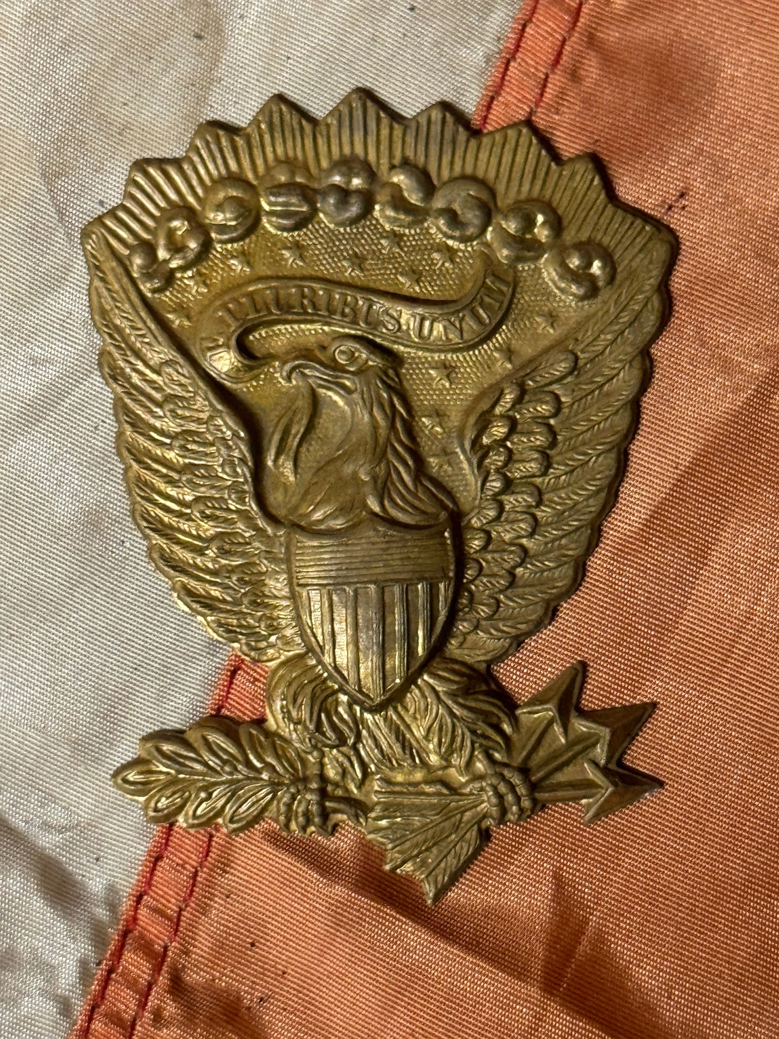 CIVIL WAR UNION JEFF DAVIS HARDEE HAT SIDE EAGLE PLATE BADGE: CIVIL WAR UNION JEFF DAVIS HARDEE HAT SIDE EAGLE PLATE BADGE. A VERY RARE FIND. SHOWS GOOD WEAR AND USE WITH A BEAUTIFUL OVERALL PATINA. HAS A GREAT LOOK TO IT WITH AN EXCELLENT OVERALL EYE APPEAL. PL