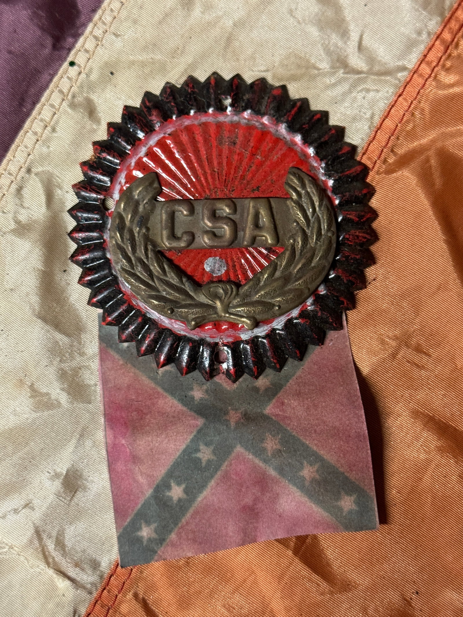 CIVIL WAR CONFEDERATE CSA SOUTHERN REBEL HARDEE HAT SIDE COCKADE BADGE INSIGNIA: CIVIL WAR CONFEDERATE CSA SOUTHERN REBEL HARDEE HAT SIDE COCKADE BADGE INSIGNIA. A VERY RARE FIND. SHOWS GOOD WEAR AND USE WITH A BEAUTIFUL OVERALL PATINA. HAS A GREAT LOOK TO IT WITH AN EXCELLENT OVE