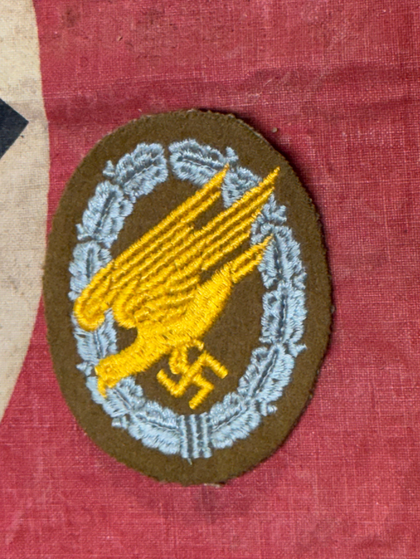 WW2 German Extremely Rare Fallschimjager/Paratrooper Cloth Badge: A Extremely Rare Fallschimjager/Paratrooper Cloth Badge; Version for tropical uniform (Afrikakorps,Balkans),very fine condition and scarce.