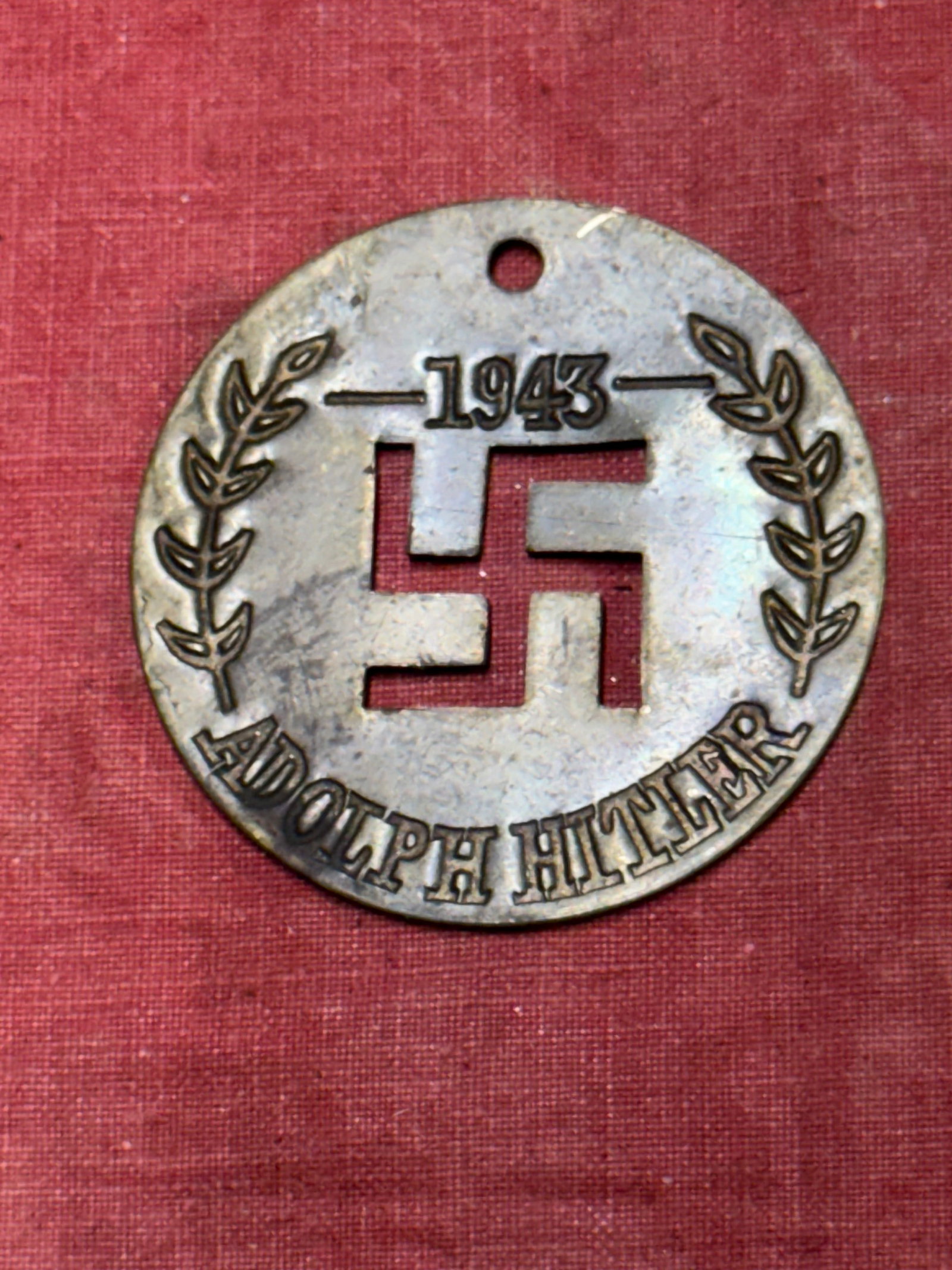 RARE WW2 GERMAN ADOLF HITLER WITH WREATH 1943 TAG PENDANT: RARE WW2 GERMAN ADOLF HITLER WITH WREATH 1943 TAG PENDANT. A RARE FIND. SHOWS GOOD WEAR AND USE WITH A BEAUTIFUL OVERALL PATINA. A RARE EXAMPLE.