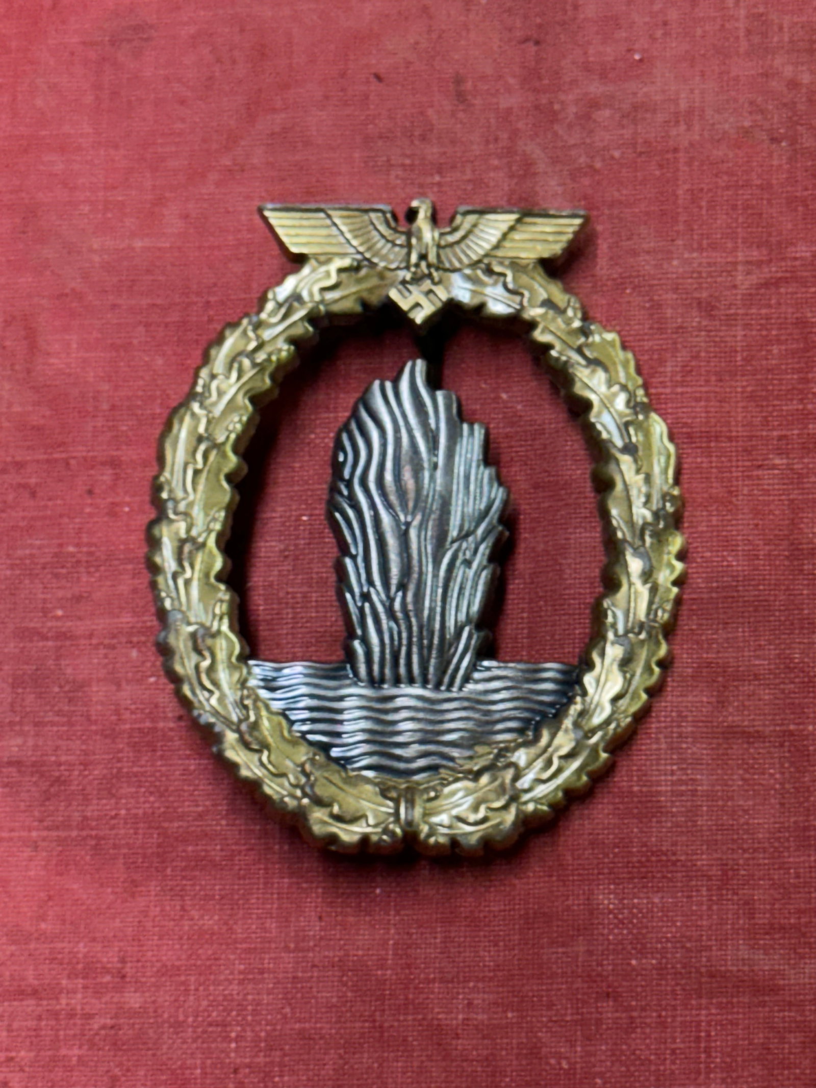 1939-45 WW2 GERMAN KREIGSMARINE MINESWEEPER WAR BADGE MARKED R.S.: 1939-45 WW2 GERMAN KREIGSMARINE MINESWEEPER WAR BADGE MARKED R.S. An early Kriegsmarine Minesweepers War Badge. (Minensucher-Kriegsabzeichen), constructed in tombac, with a nice silver finish on the w