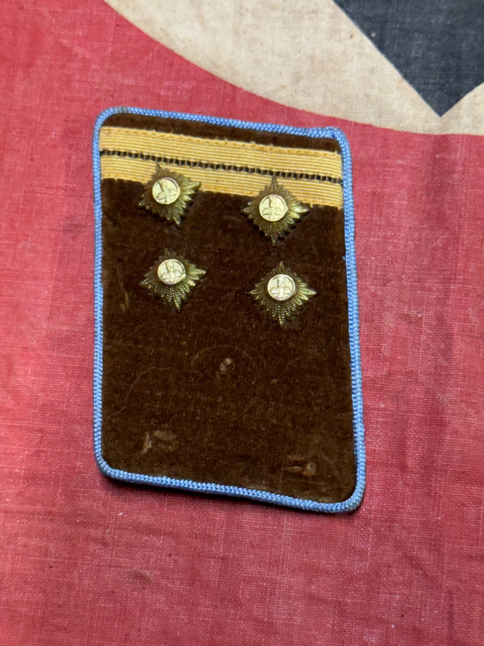 WW2 German N.S.D.A.P Collar Patch: N.S.D.A.P Collar Patch. One collar patch issued to Gemeinschatsleiter at Orts-Level. Scarce item, unfortunately missing its eagle. 1941 pattern issue.