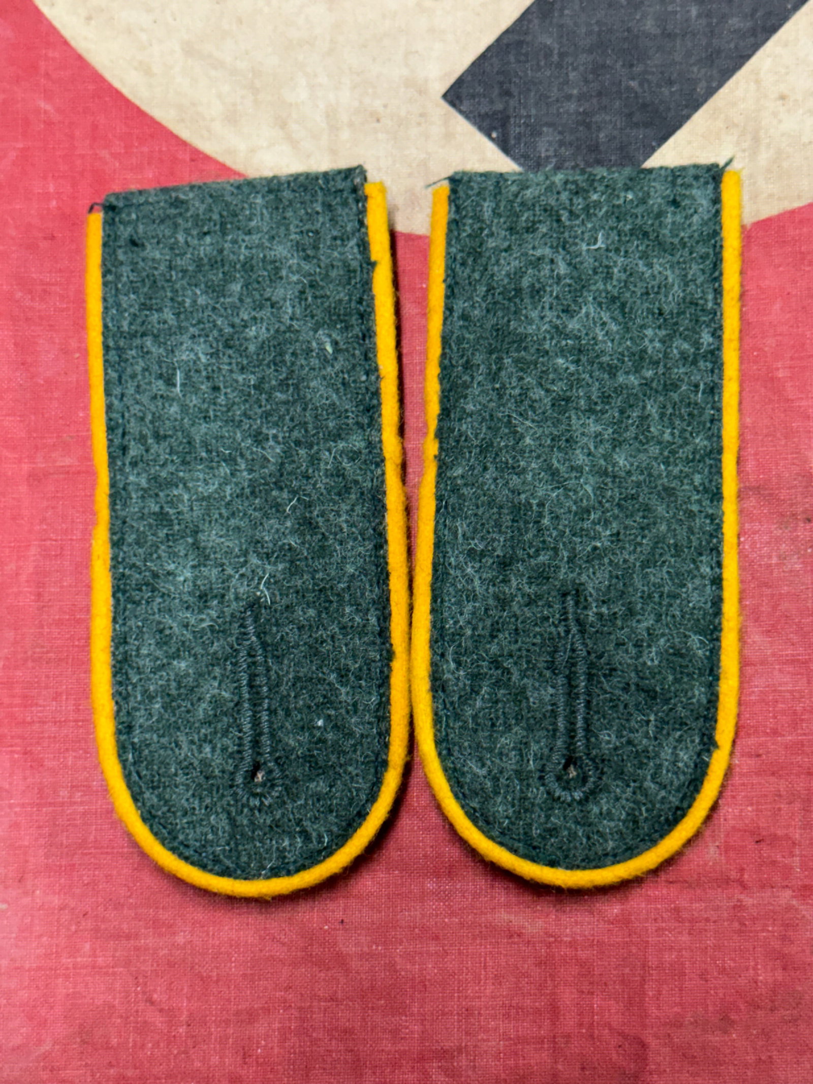 German Cavalry EM Shoulder Board Field Grey Wool Gold Yellow piped WW2 Army Gear: German Cavalry EM Shoulder Board Field Grey Wool Gold Yellow piped WW2 Army Gear.