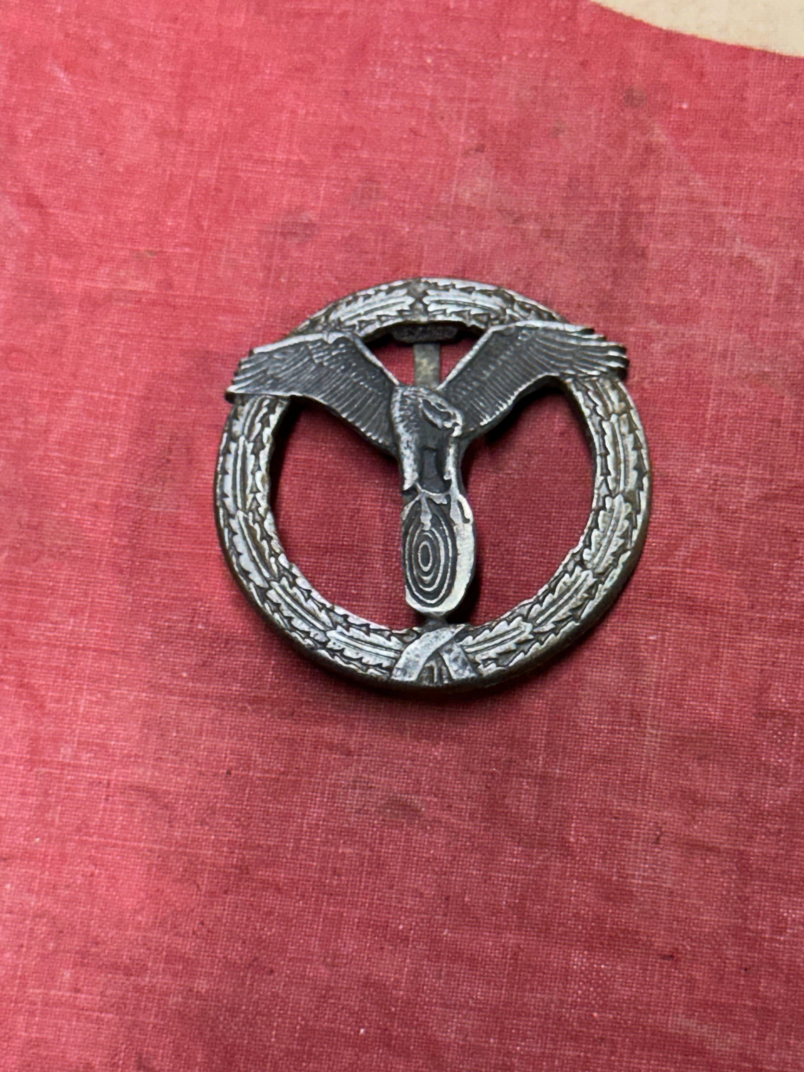 RARE WW2 GERMAN MOTOR SPORT AWARD BADGE BY RZM 14: RARE WW2 GERMAN MOTOR SPORT AWARD BADGE BY RZM 14. AN ULTRA RARE FIND. SHOWS GOOD WEAR AND USE WITH A BEAUTIFUL OVERALL PATINA. PLEASE VIEW ALL DETAILED PICTURES. A VERY SCARCE EXAMPLE.