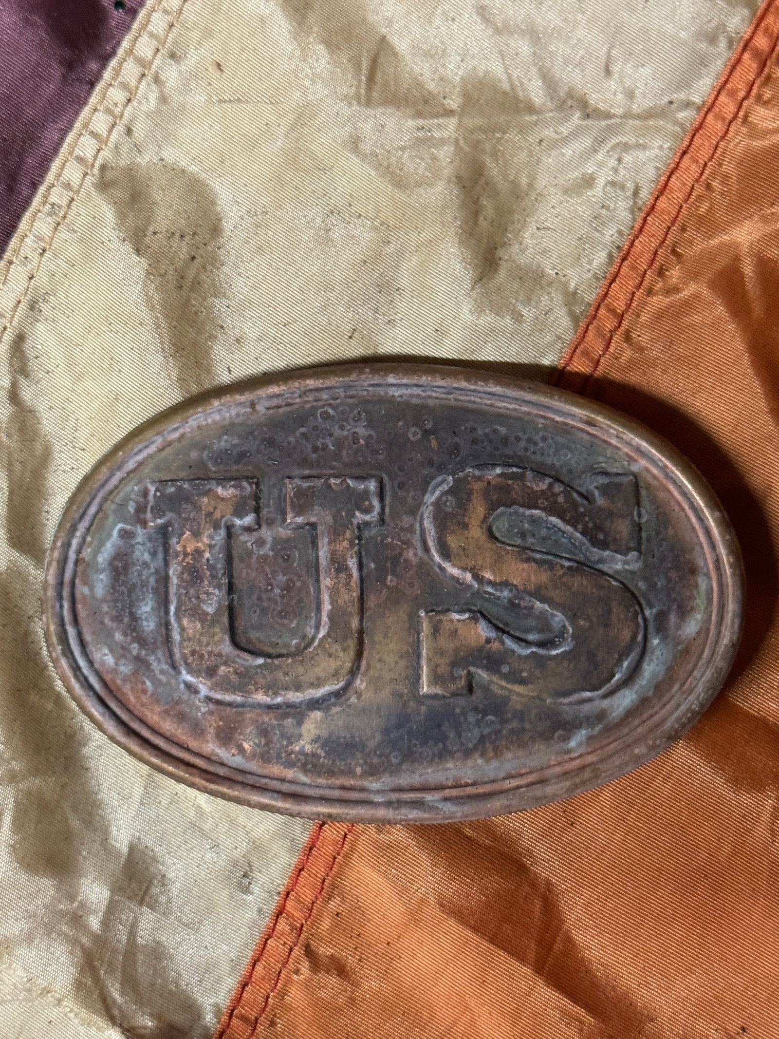 RARE CIVIL WAR M1858 U.S. YANKEE OFFICER BELT PLATE BUCKLE: RARE CIVIL WAR M1858 U.S. YANKEE OFFICER BELT PLATE BUCKLE. A RARE FIND. SHOWS GOOD WEAR AND USE WITH A BEAUTIFUL OVERALL PATINA. PLEASE VIEW ALL DETAILED PICTURES. A SCARCE EXAMPLE.