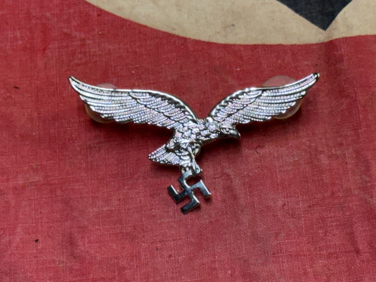 WW2 Germany III Reich. German Luftwaffe cap eagle: WW2 Germany III Reich. German Luftwaffe cap eagle. Made in iron. Complete with support legs also made of iron. German badge of the 2nd World War.