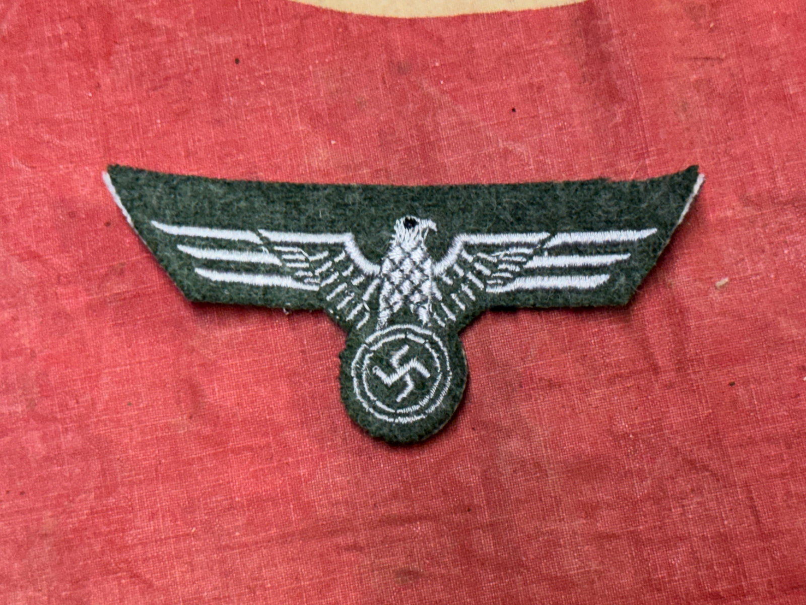 WW2 GERMAN M38 ARMY HEER BEVO FLATWIRE BREAST EAGLE: WW2 GERMAN M38 ARMY HEER BEVO FLATWIRE BREAST EAGLE