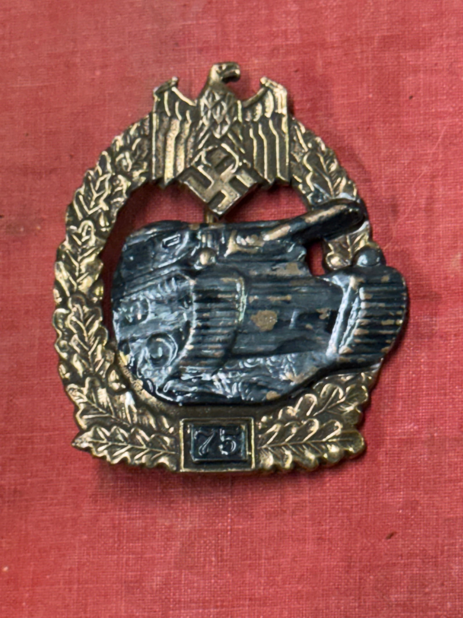 RARE WW2 GERMAN PANZER TANK ASSAULT BADGE FOR 75 ENGAGEMENTS: RARE WW2 GERMAN PANZER TANK ASSAULT BADGE FOR 75 ENGAGEMENTS. A VERY SCARCE FIND. SHOWS GOOD WEAR AND USE WITH A BEAUTIFUL OVERALL PATINA. PLEASE VIEW ALL DETAILED PICTURES. A SCARCE EXAMPLE.