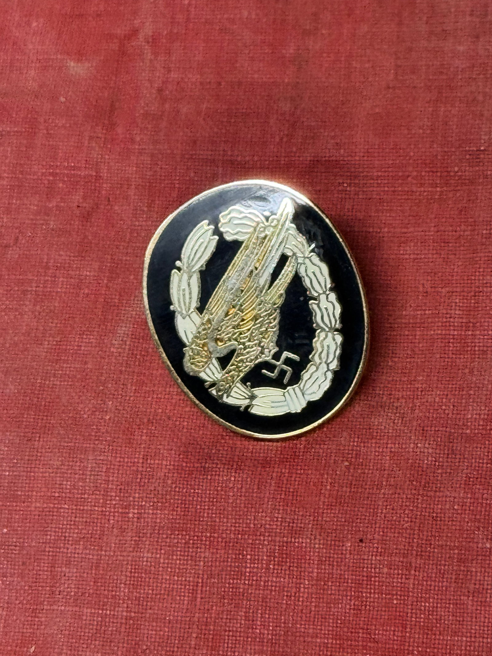 WW2 GERMAN PARATROOPER ENAMELED PIN BADGE: WW2 GERMAN PARATROOPER ENAMELED PIN BADGE. A RARE FIND. PLEASE VIEW ALL DETAILED PICTURES.