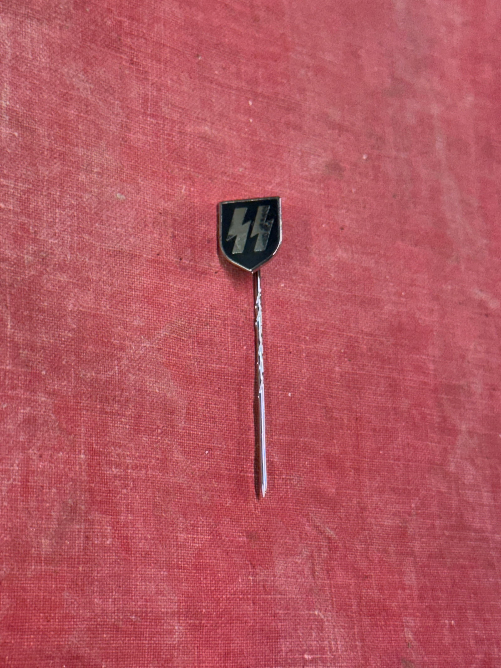 WW2 GERMAN WAFFEN SS TUNI STICK PIN: WW2 GERMAN WAFFEN SS TUNI STICK PIN. A RARE FIND. SHOWS GOOD WEAR AND USE WITH A BEAUTIFUL OVERALL PATINA. PLEASE VIEW ALL DETAILED PICTURES. A SCARCE FIND.