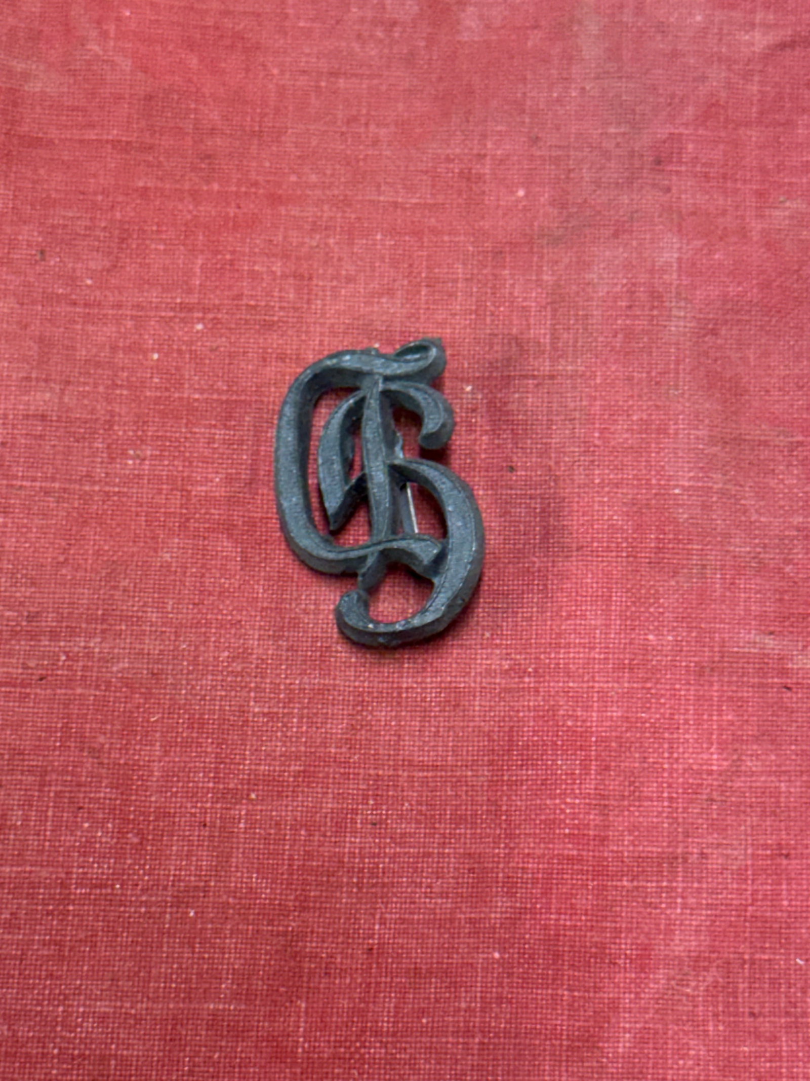 WW2 German Nazi "Grossdeutschland" Shoulder Board Cypher Insignia: WW2 German Nazi "Grossdeutschland" Shoulder Board Cypher Insignia. This is a very scarce original cypher for the famed "Grossdeutschland" Division. The cypher has both of its original brass mounting p