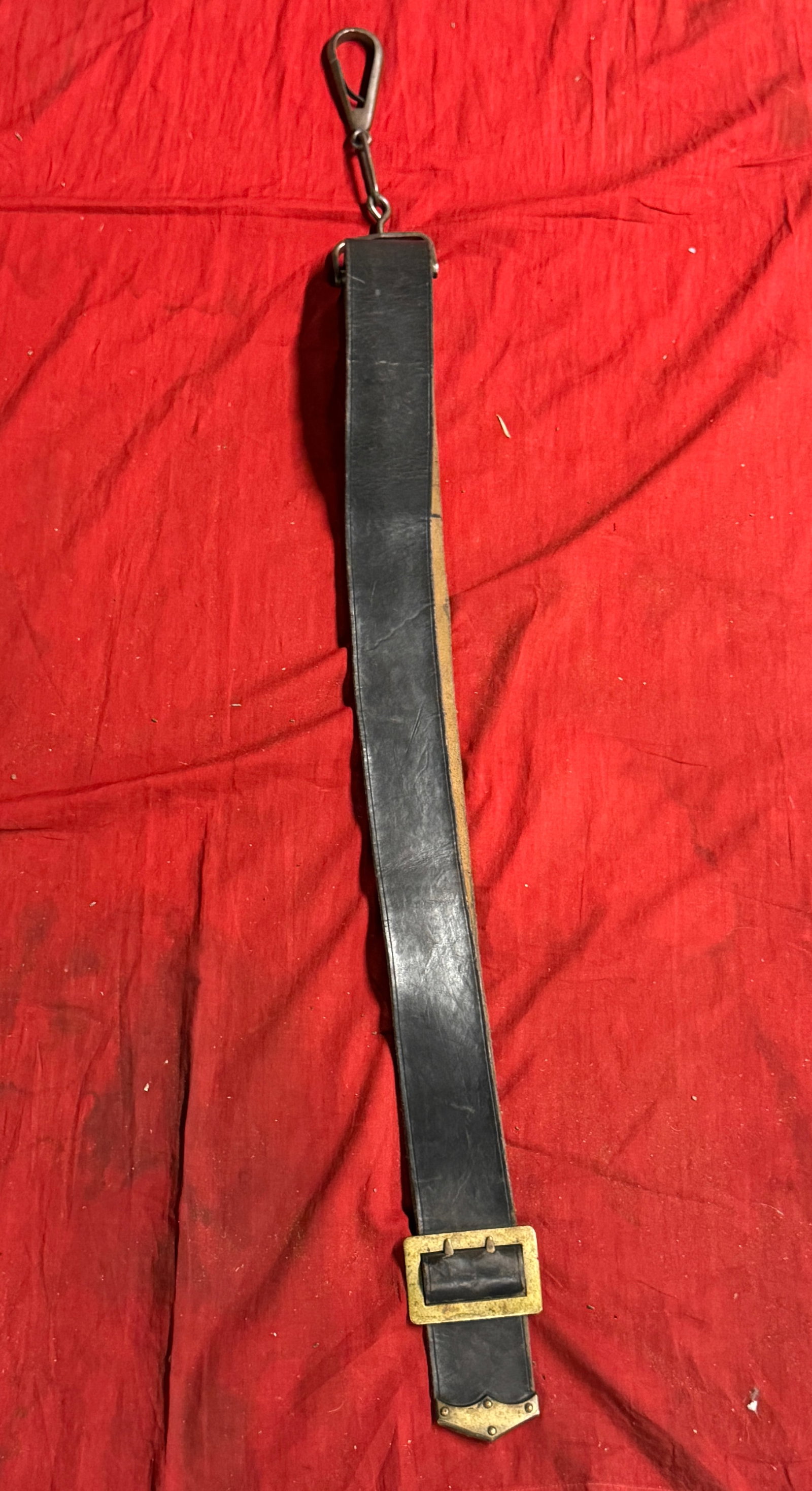 ORIGINAL CIVIL WAR CARBINE SLING FULL LENGTH AND NOT REASSEMBLED BY O.B. NORTH & CO NEW HAVEN, CT: ORIGINAL CIVIL WAR CARBINE SLING FULL LENGTH AND NOT REASSEMBLED BY O.B. NORTH & CO NEW HAVEN, CT. AN ULTRA RARE FIND THAT IS IS IN MINT OVERALL SHAPE AND CONDITION WITH A BEAUTIFUL OVERALL PATINA. HA