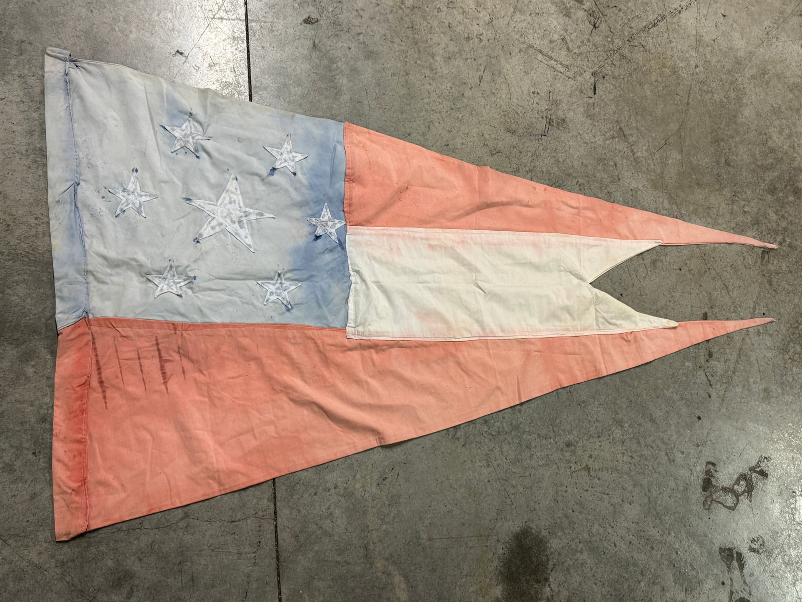 RARE CIVIL WAR CONFEDERATE CSA 7 STAR GUIDION FLAG: RARE CIVIL WAR CONFEDERATE CSA 7 STAR GUIDION FLAG. BOTH SIDES HAVE HAND-STITCHED STARS. SHOWS GOOD WEAR AND USE WITH A BEAUTIFUL OVERALL PATINA. PLEASE VIEW ALL DETAILED PICTURES. A RARE FIND AND AN 