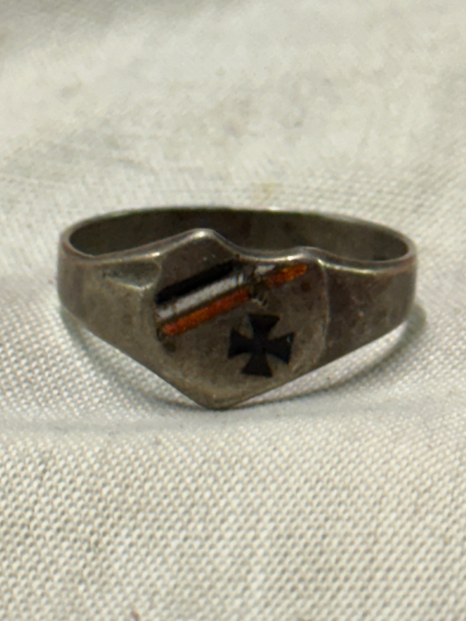 WW1 GERMAN PRUSSIAN RING WITH RION CROSS IN 800 SILVER: WW1 GERMAN PRUSSIAN RING WITH RION CROSS IN 800 SILVER. A VERY RARE FIND. SHOWS GOOD WEAR AND USE WITH A BEAUTIFUL OVERALL PATINA. HAS A GREAT LOOK TO IT WITH AN EXCELLENT OVERALL EYE APPEAL. PLEASE V