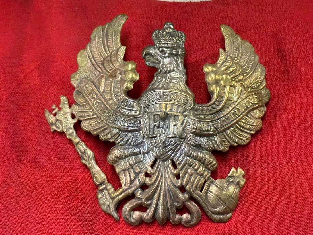 German Prussian Army Helmet Insignia PRUSSIAN EAGLE, WWI: German Prussian Army Helmet Insignia PRUSSIAN EAGLE, WWI. Shows good wear and use with a beautiful overall paitna. Please view all detailed pictures. A very scarce example.