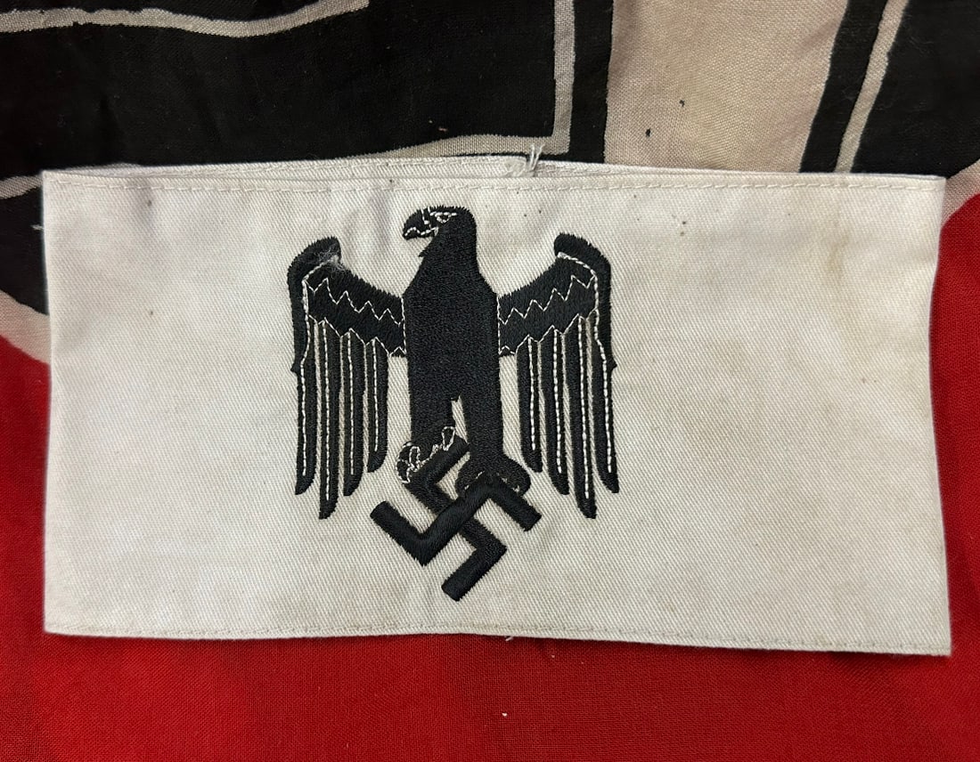 WW2 GERMAN ARMY RECRUITING SERVICE ARMBAND: WW2 GERMAN ARMY RECRUITING SERVICE ARMBAND. A VERY RARE EXAMPLE. SHOWS GOOD WEAR AND USE WITH A BEAUTIFUL OVERALL PATINA. PLEASE VIEW ALL DETAILED PICTURES. A VERY SCARCE EXAMPLE.
