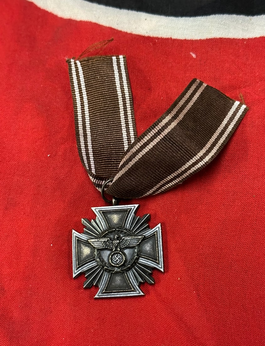 WW2 GERMAN NSDAP 10 YEAR LONG SERVICE BRONZE MEDAL: WW2 GERMAN NSDAP 10 YEAR LONG SERVICE BRONZE MEDAL. An original NSDAP 10 Year Long Service Bronze Medal, constructed in zinc with a nice bronze finish, unmarked with a long ribbon with a beautiful pat