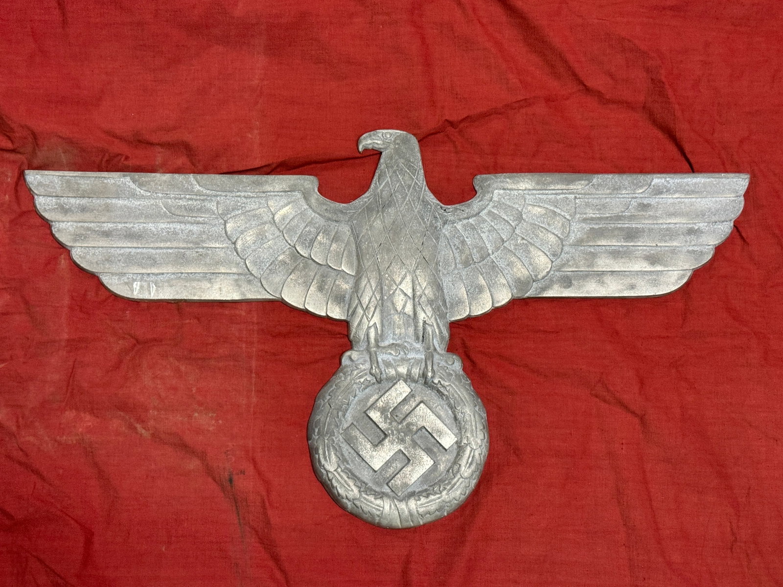 RARE WW2 GERMAN LARGE RAILWAY TRAIN EAGLE WITH PROVENANCE TAG: RARE WW2 GERMAN LARGE RAILWAY TRAIN EAGLE WITH PROVENANCE TAG. A VERY SCARCE EXAMPLE. SHOWS GOOD WEAR AND USE WITH A BEAUTIFUL OVERALL PATINA. HAS THE PROVENANCE TAG ATTATCHED TO THE REVERSE BACK. PLE
