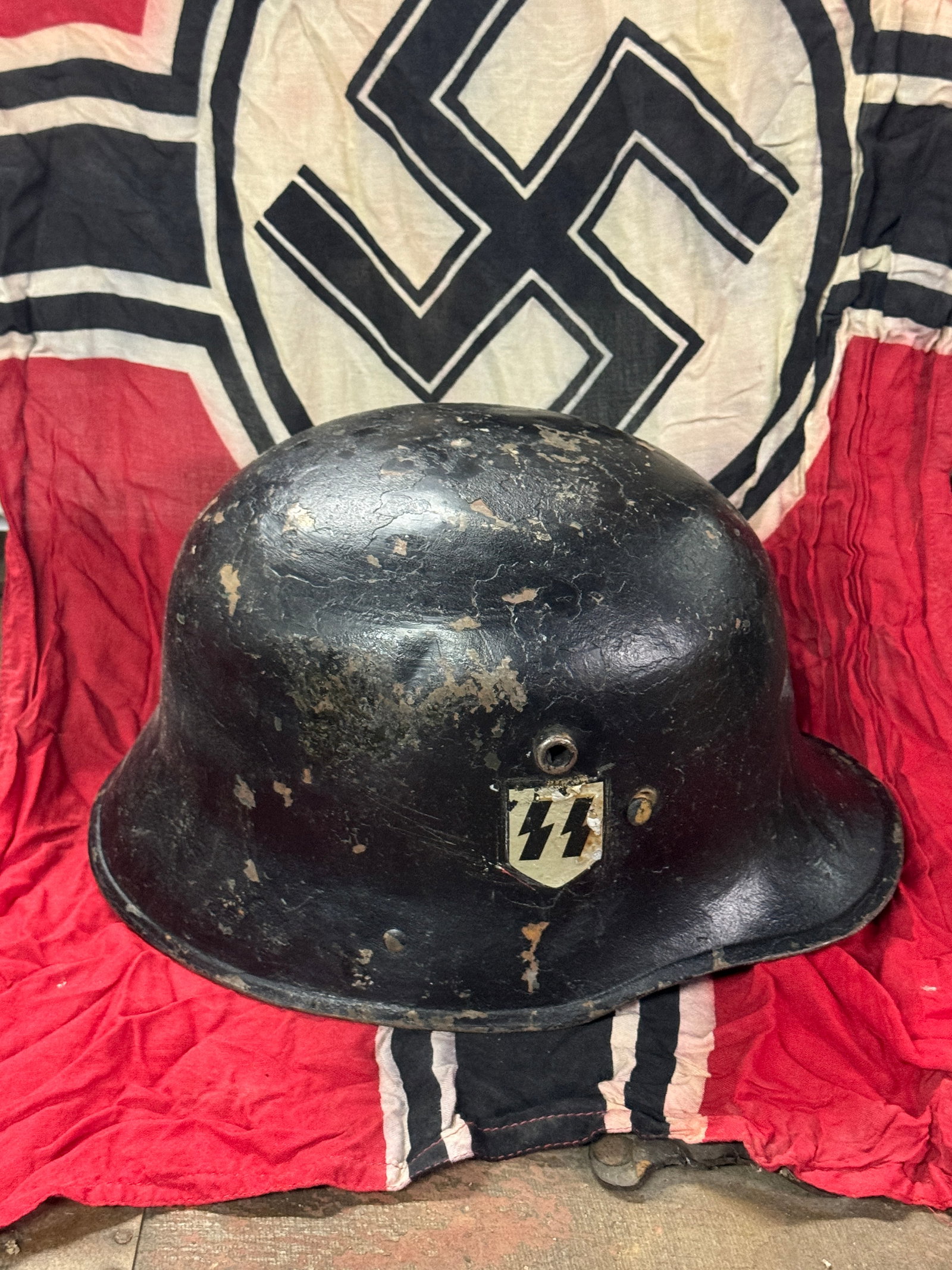 WW2 GERMAN M16 DOUBLE DECAL ALLGEMEINE SS HELMET: WW2 GERMAN M16 DOUBLE DECAL ALLGEMEINE SS HELMET. AN ULTRA RARE FIND THAT IS IN MINT OVERALL SHAPE AND CONDITION WITH A BEAUTIFUL OVERALL PATINA. SHOWS GOOD WEAR AND USE. PLEASE VIEW ALL DETAILED PICT