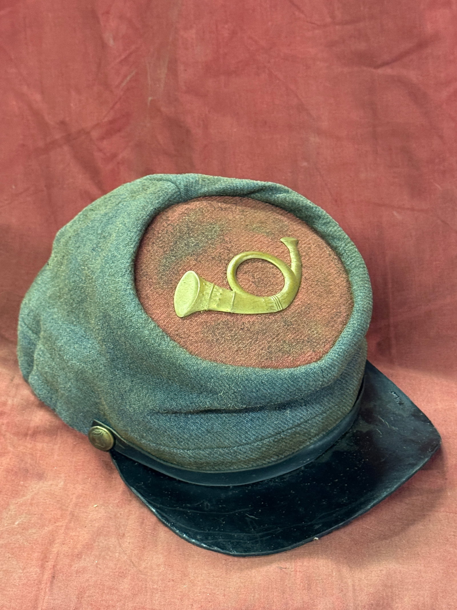 CIVIL WAR CONFEDERATE CSA INFANTRY REBEL KEPI HAT CAP: CIVIL WAR CONFEDERATE CSA INFANTRY REBEL KEPI HAT CAP. A VERY RARE FIND. HAS THE INFANTRY SCRIPT MATCHING "I" BUTTONS ON BOTH SIDES ADORNED WITH A LEATHER CHIN STRAP. HAS THE HAND-STITCHED LEATHER SWE