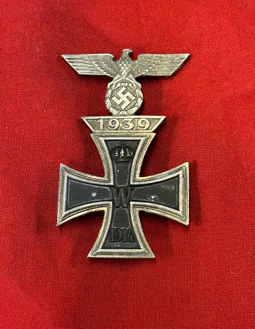 WW2 GERMAN 1939 IRON CROSS 1ST CLASS COMBO CLASP: WW2 GERMAN 1939 IRON CROSS 1ST CLASS COMBO CLASP. Three piece constructed cross with magnetic iron core and factory applied Iron cross clasp 1st class. Reverse soldered on set up. Very good condition 